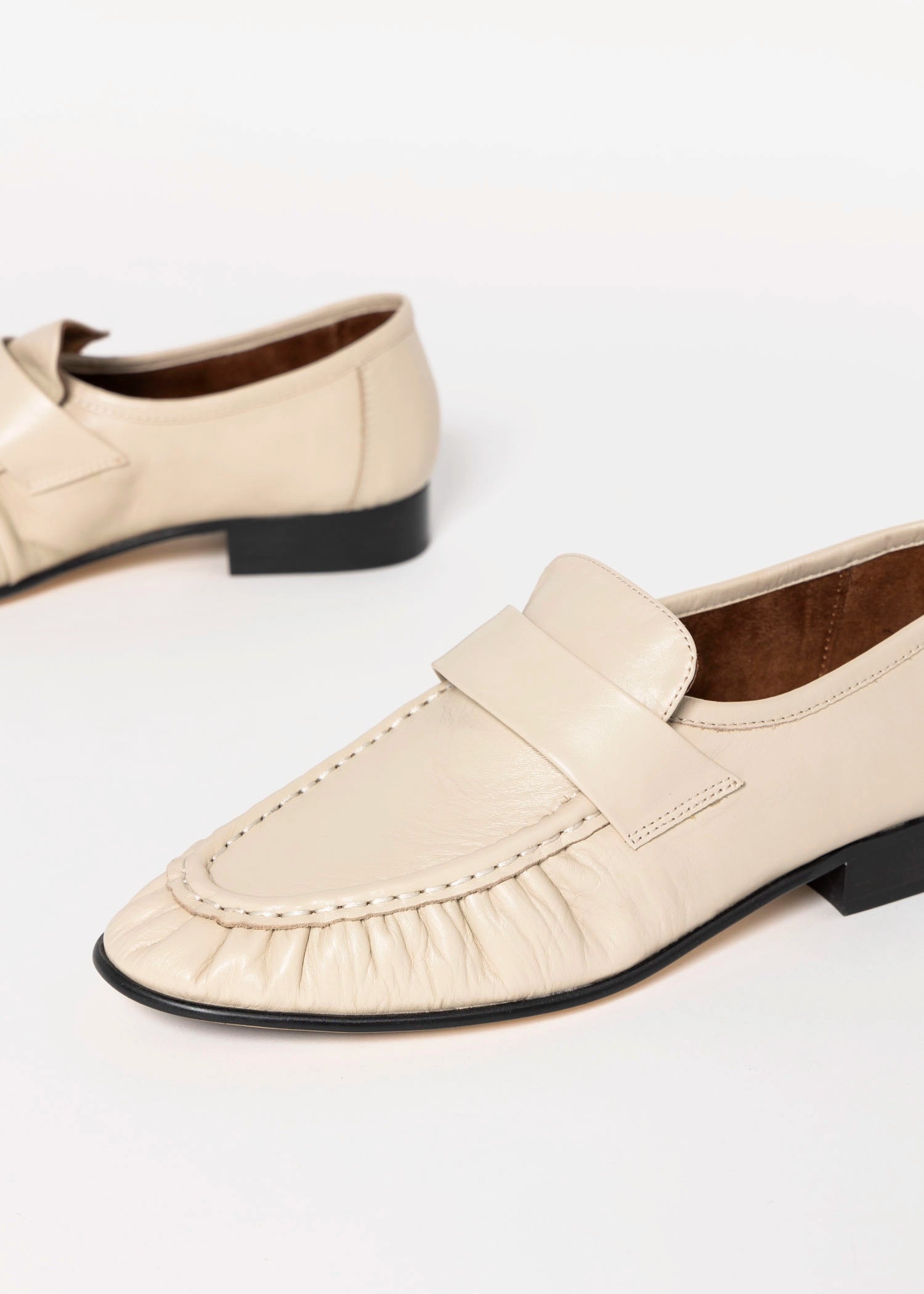 swatch_Vanilla Tony bianco gatsby loafer flat shoes