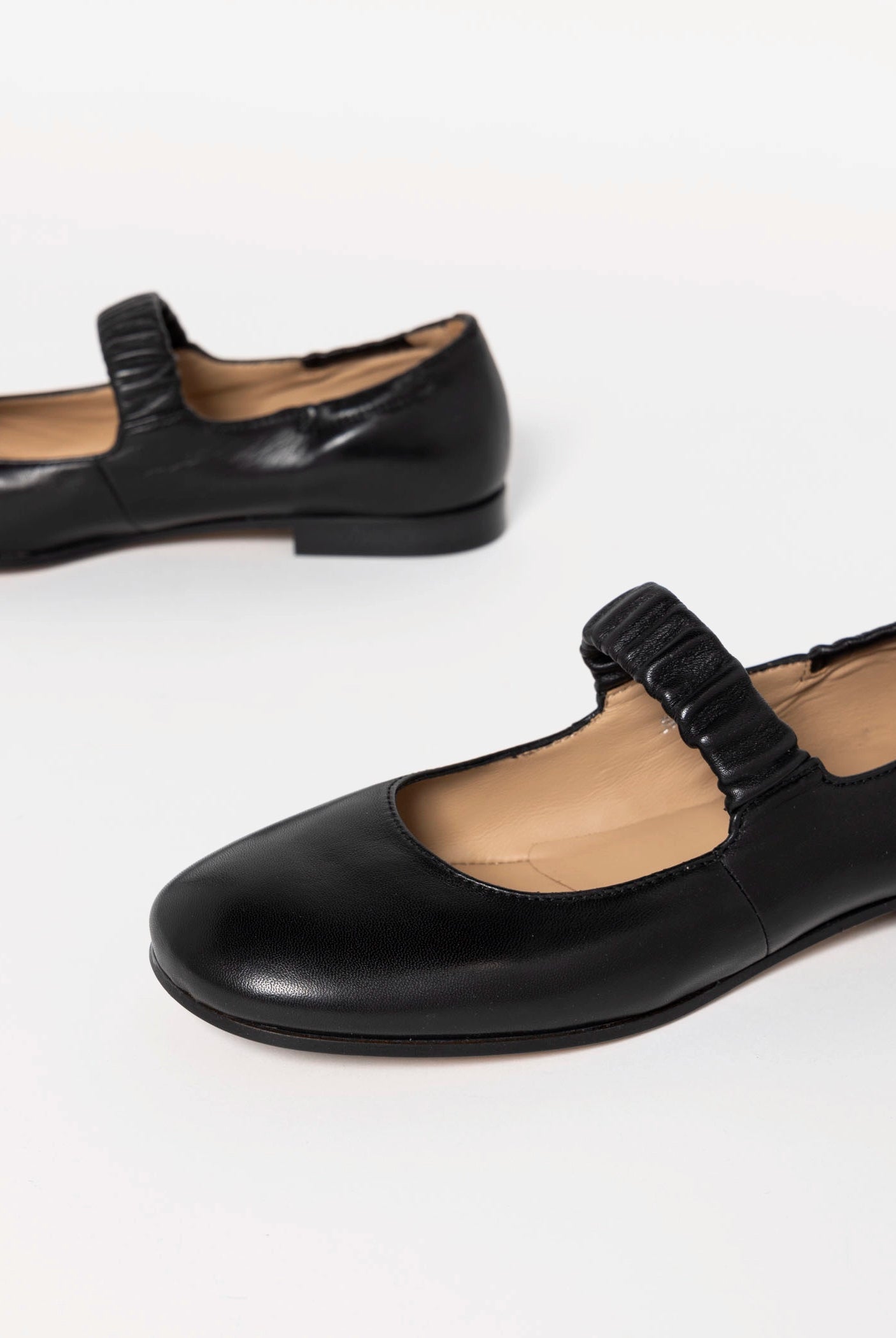 swatch_Black Leather mary jane