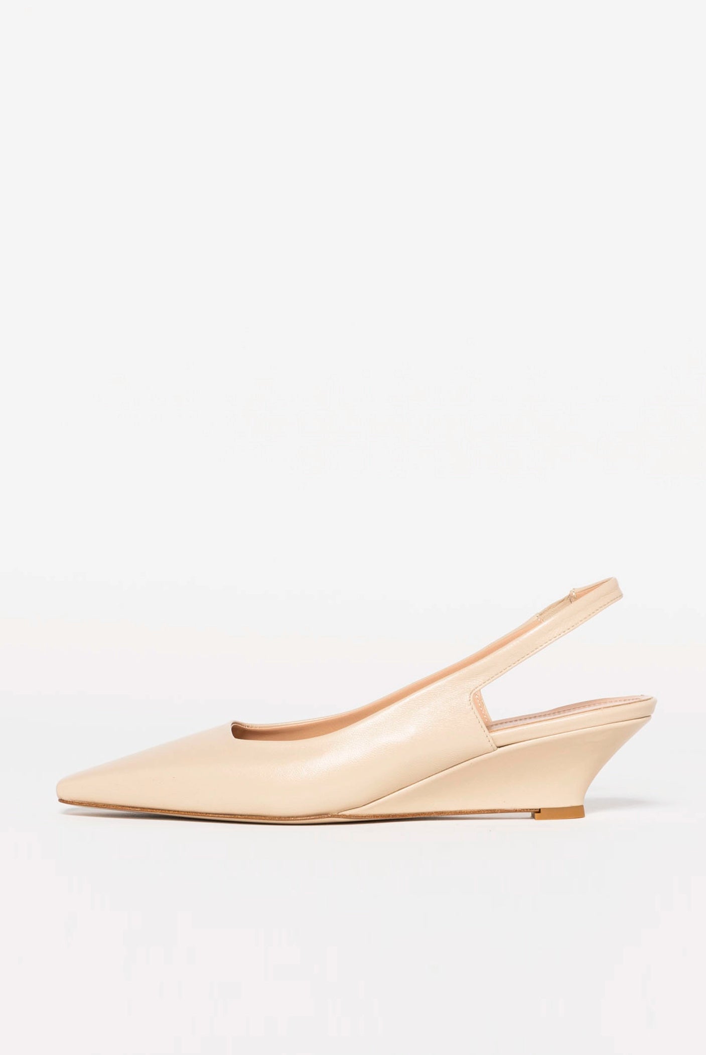 swatch_Beige Leather slingback wedge