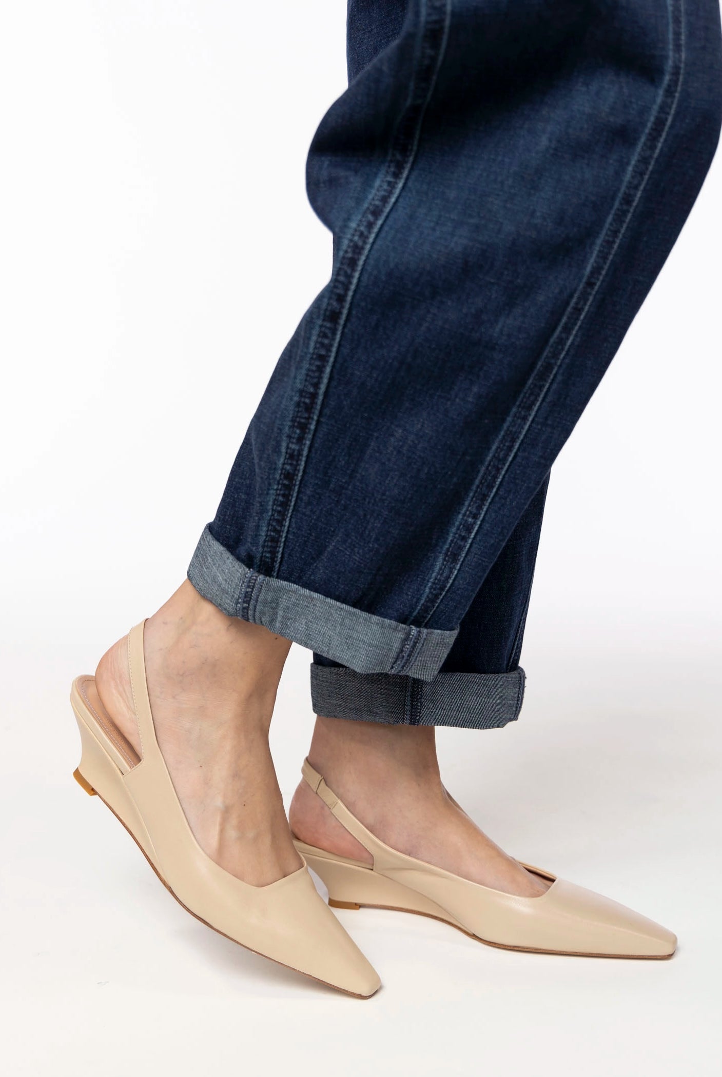 swatch_Beige Leather slingback wedge