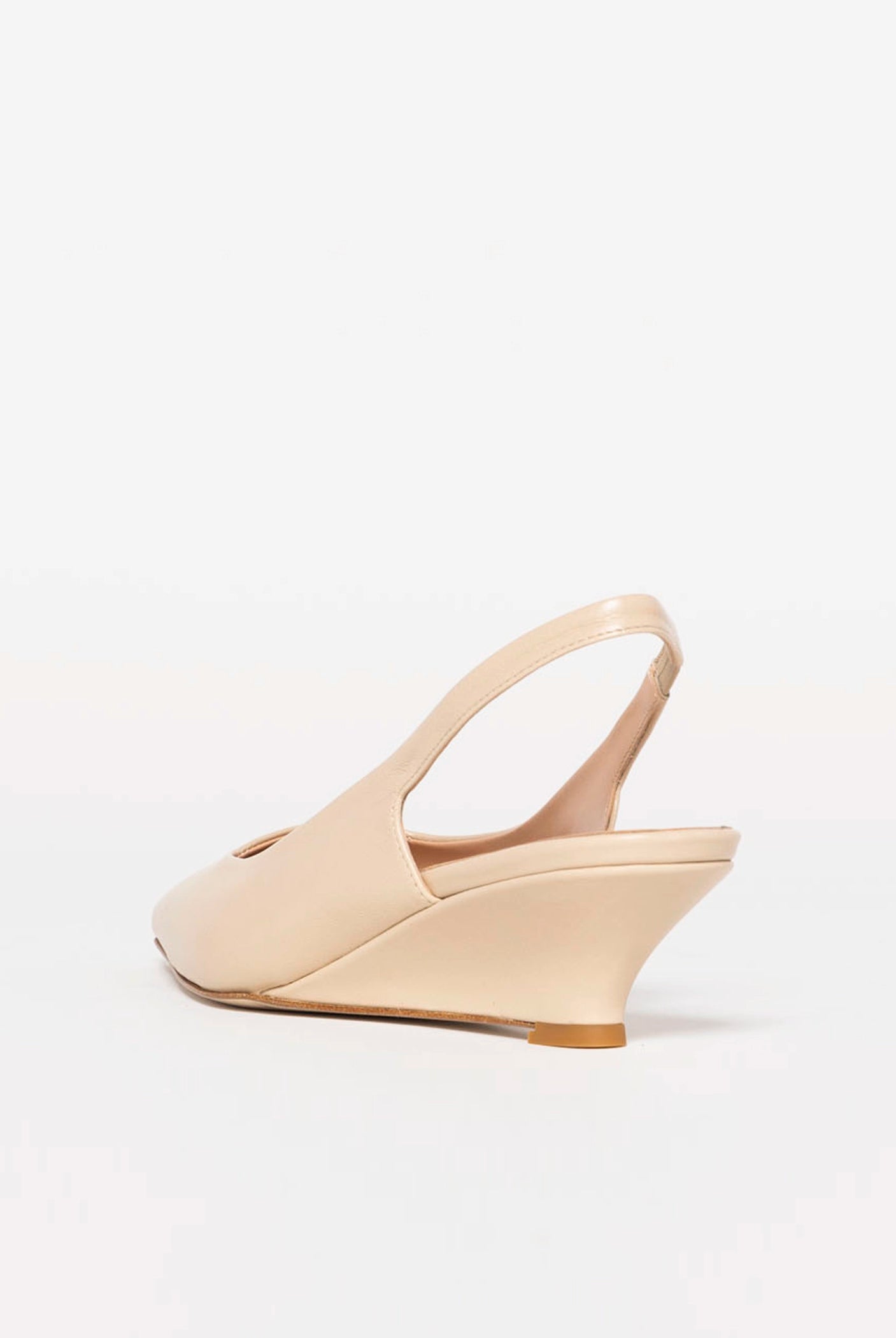 swatch_Beige Leather slingback wedge