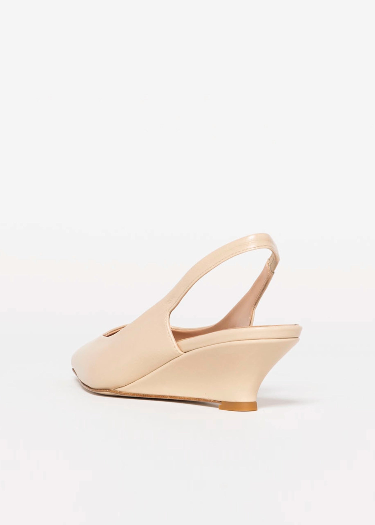 swatch_Beige Leather slingback wedge