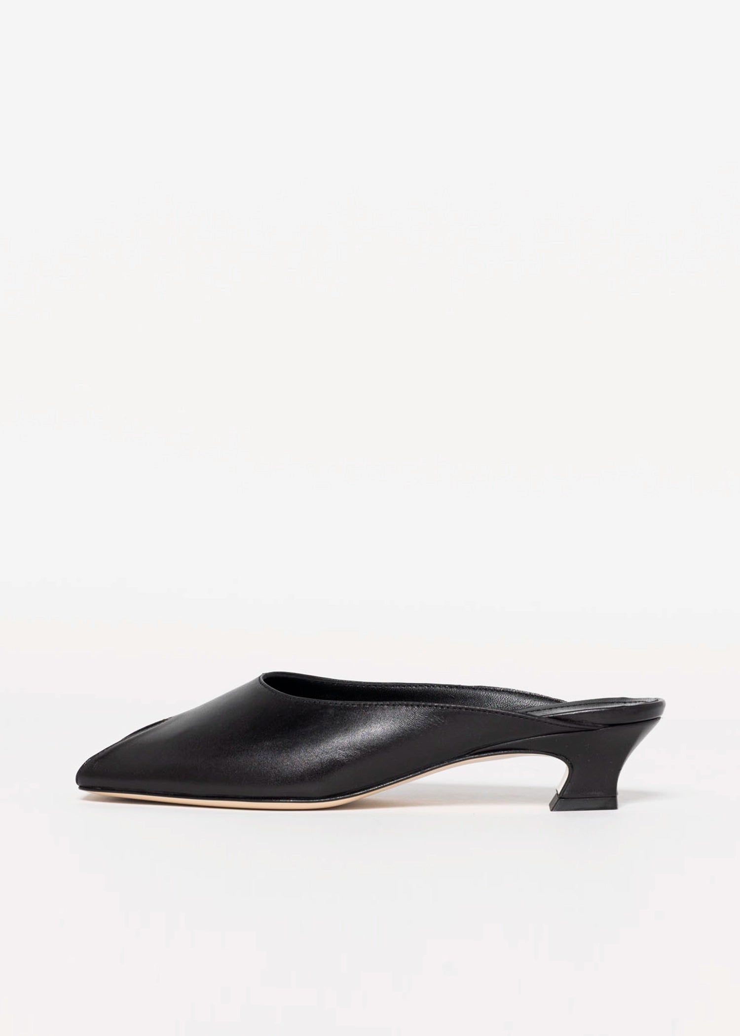 swatch_Black leather peep toe mule L'idea