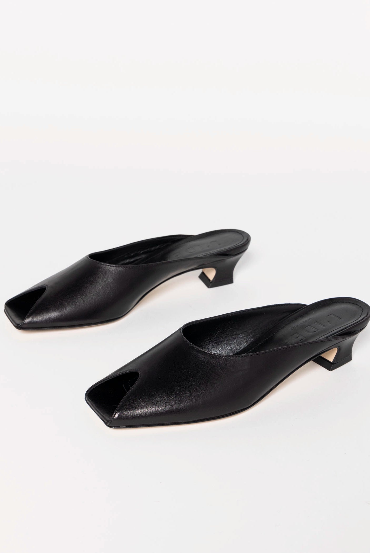 swatch_Black leather peep toe mule L'idea