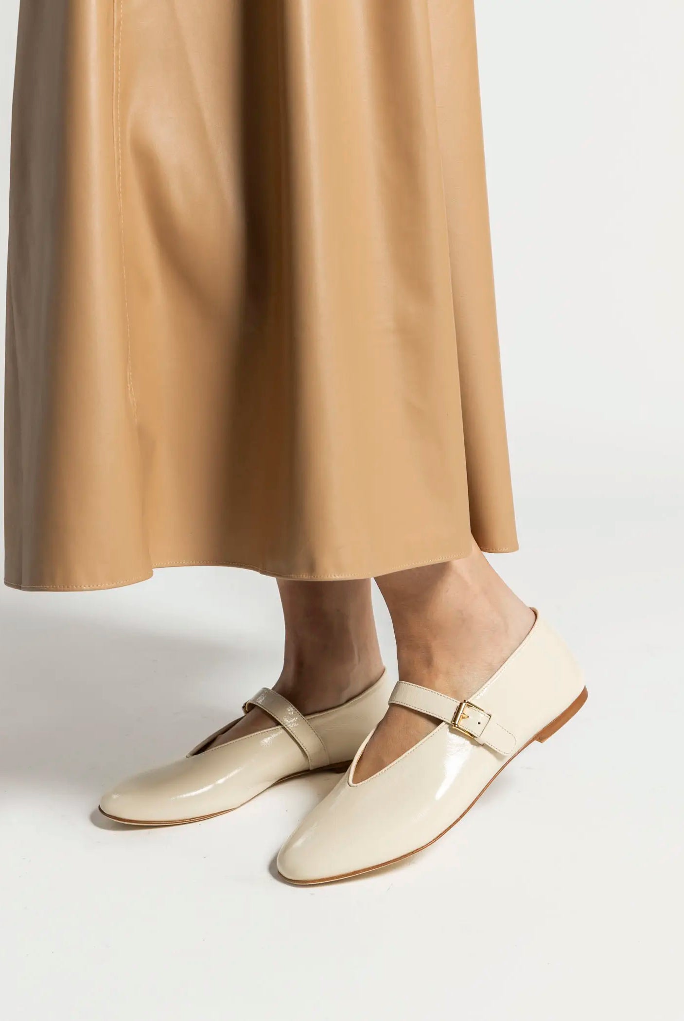 swatch_milk patent leather mary jane flat shoes