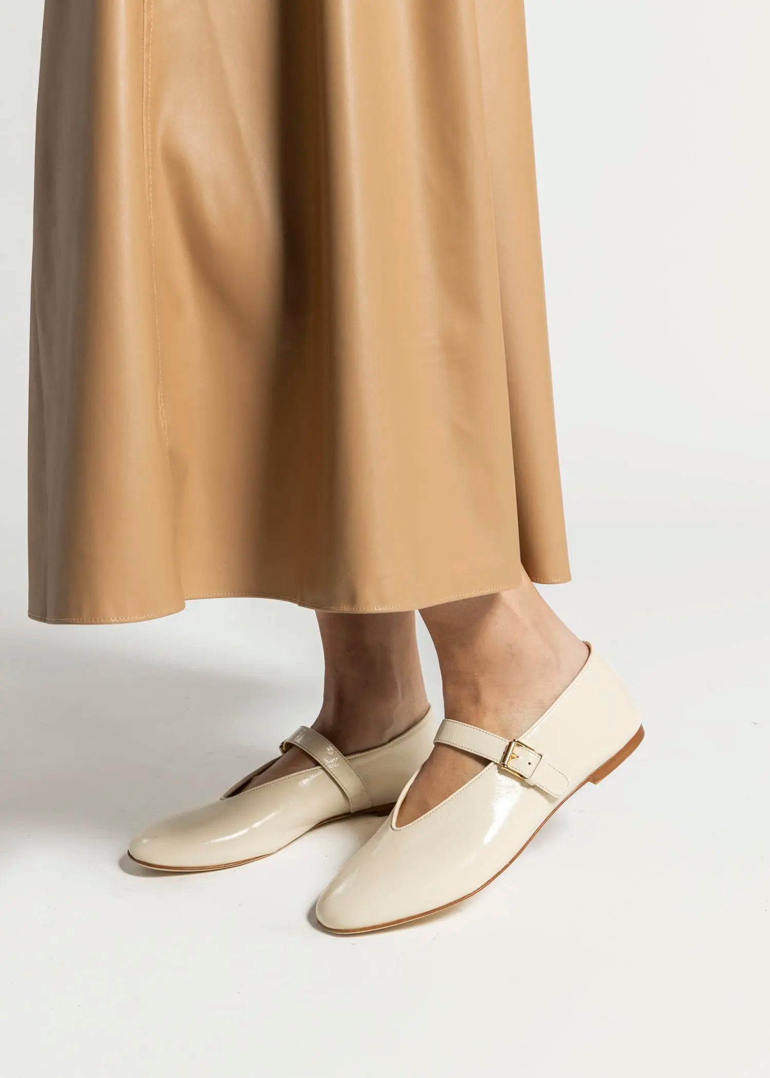 swatch_milk patent leather mary jane flat shoes