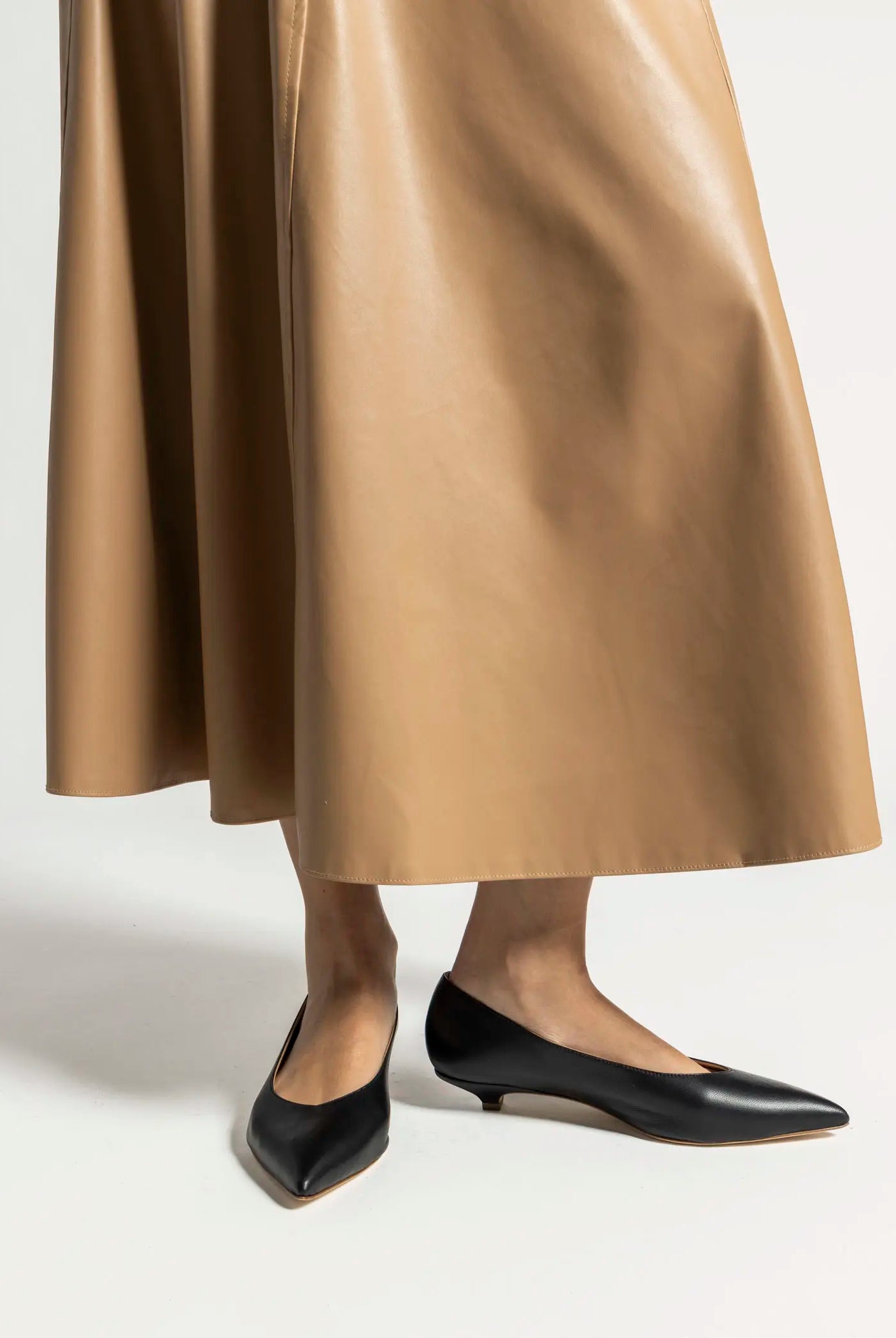 swatch_black leather gloria kitten heel pump heels