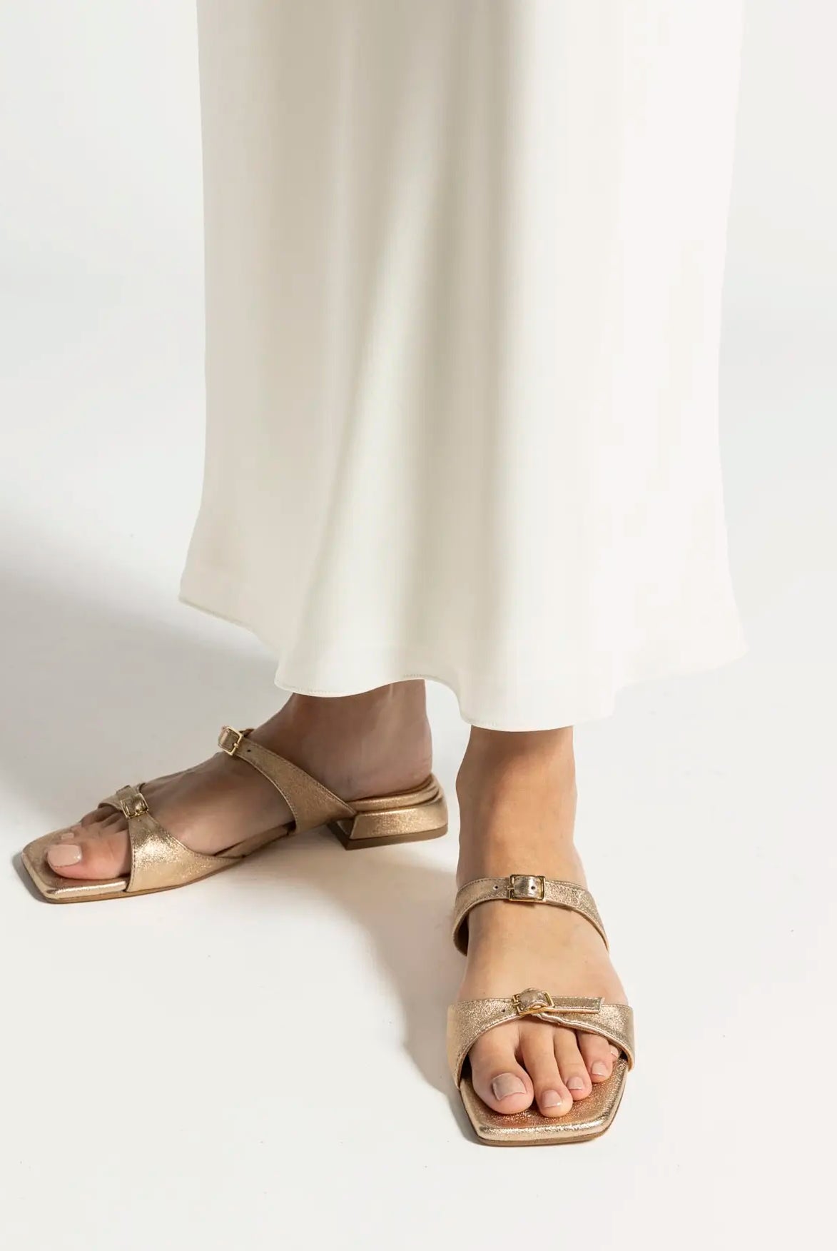 swatch_platino leather laverne leather sandal flat sandals