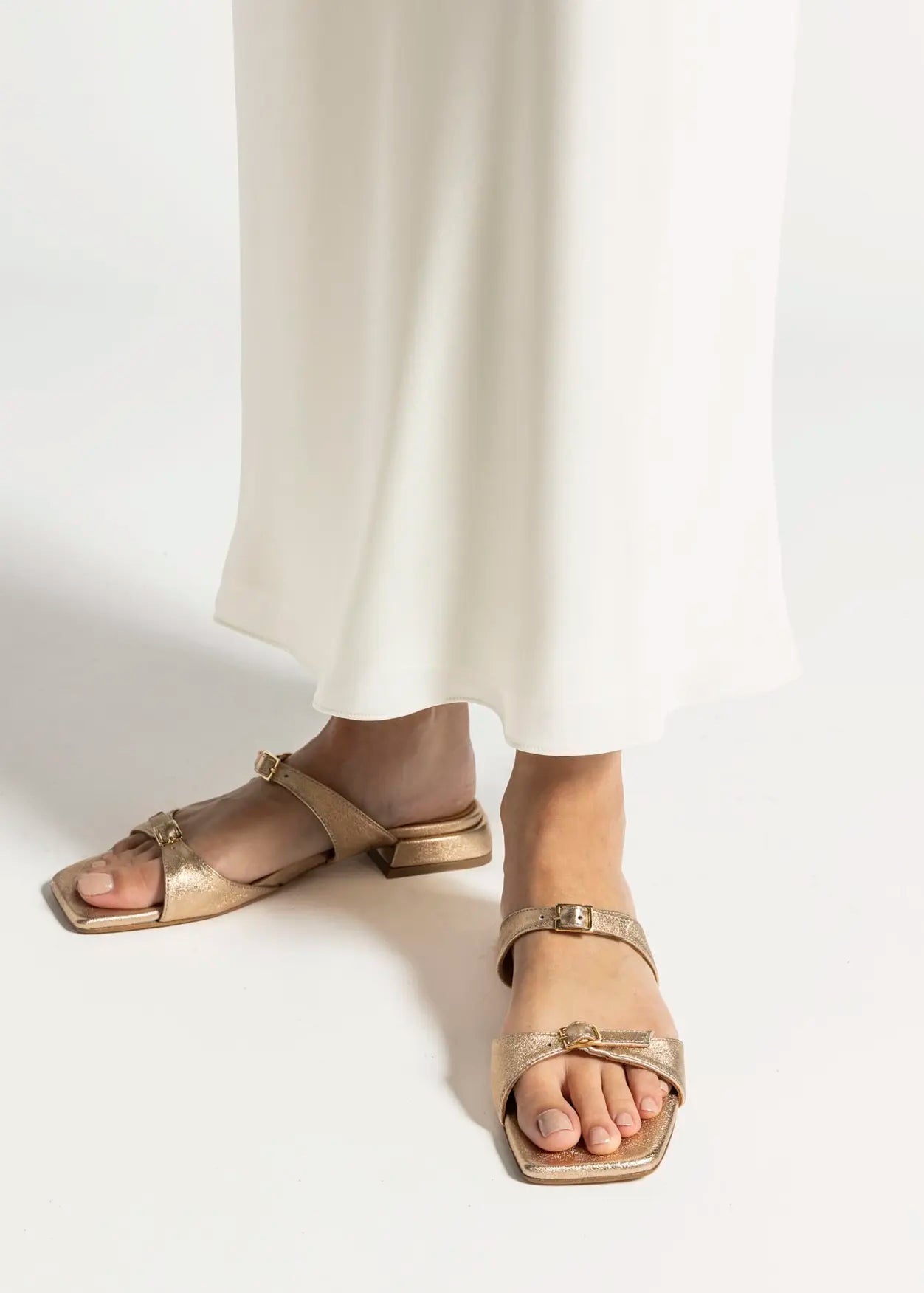 swatch_platino leather laverne leather sandal flat sandals