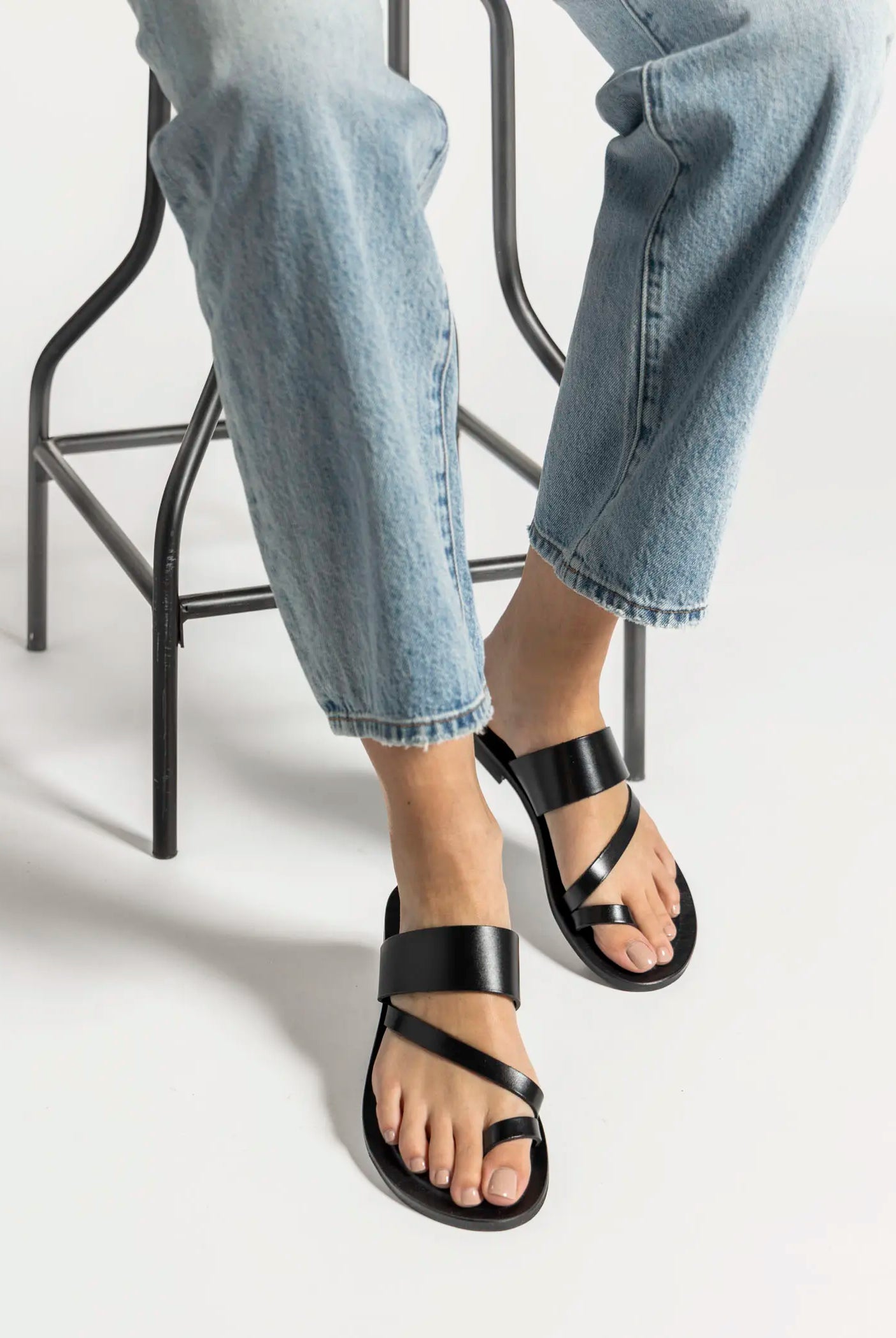 swatch_black leather leather toe ring sandal flat sandals