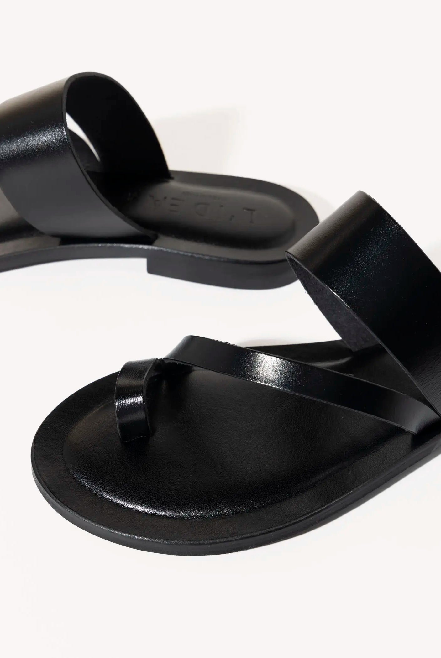 swatch_black leather leather toe ring sandal flat sandals