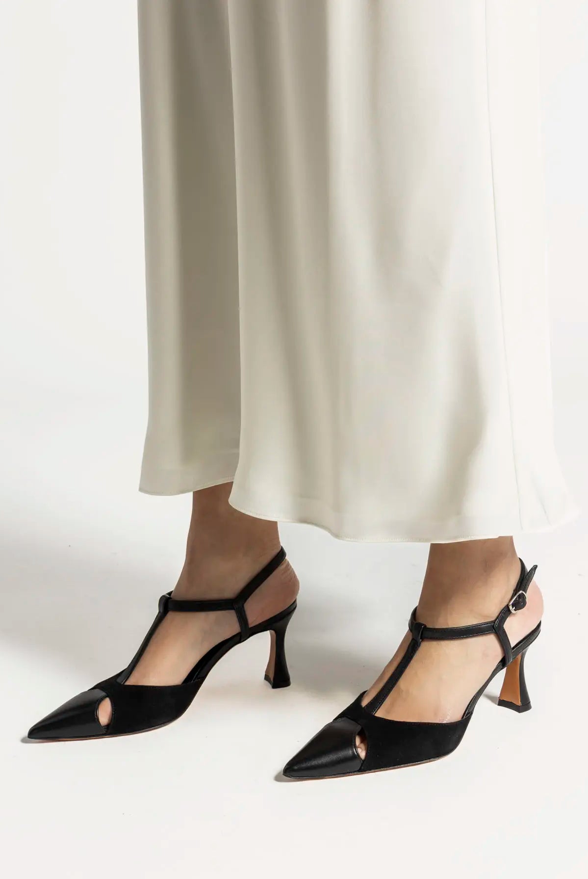 swatch_Black/Black pia leather pump