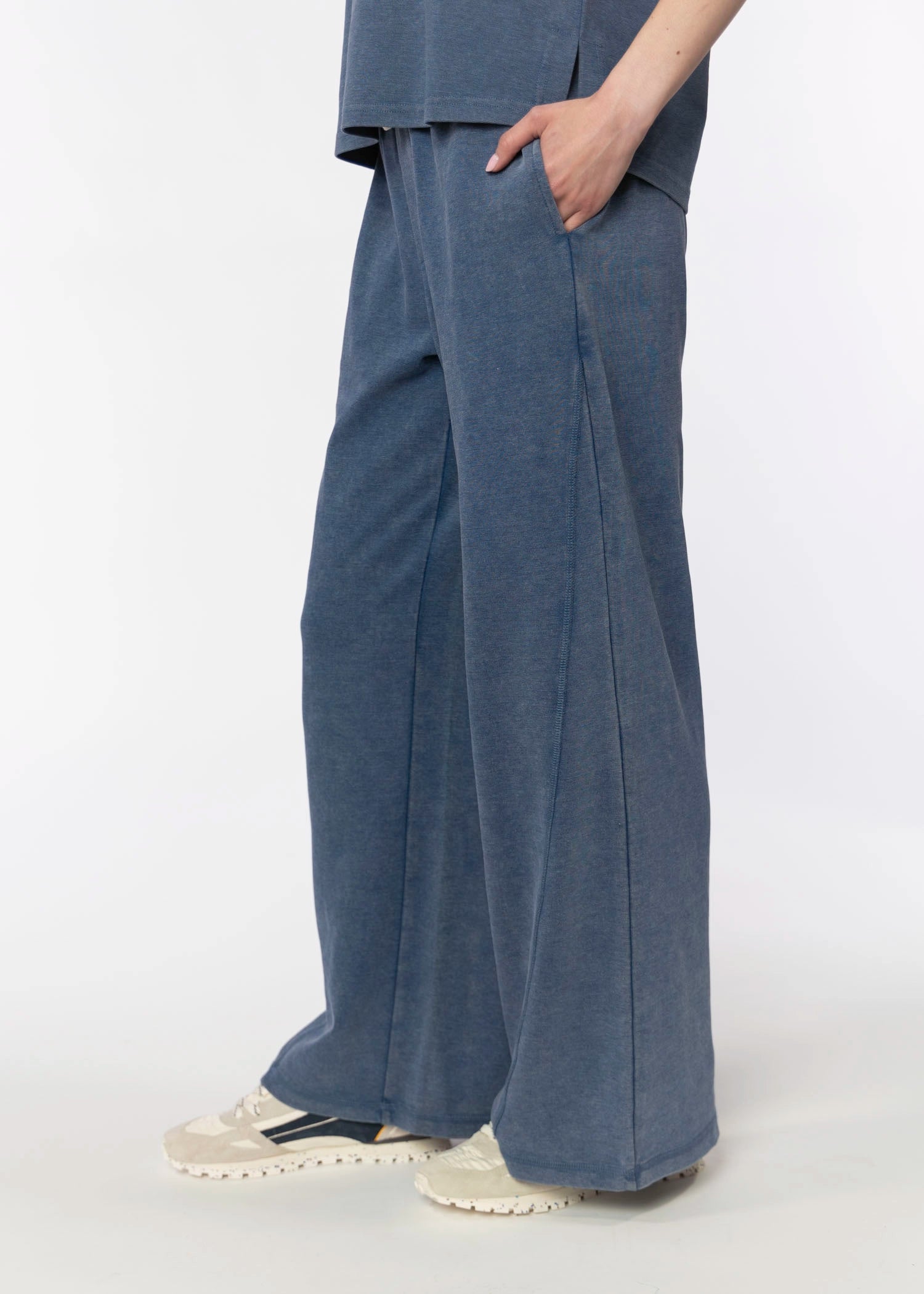swatch_Washed Denim thread and supply nova pants