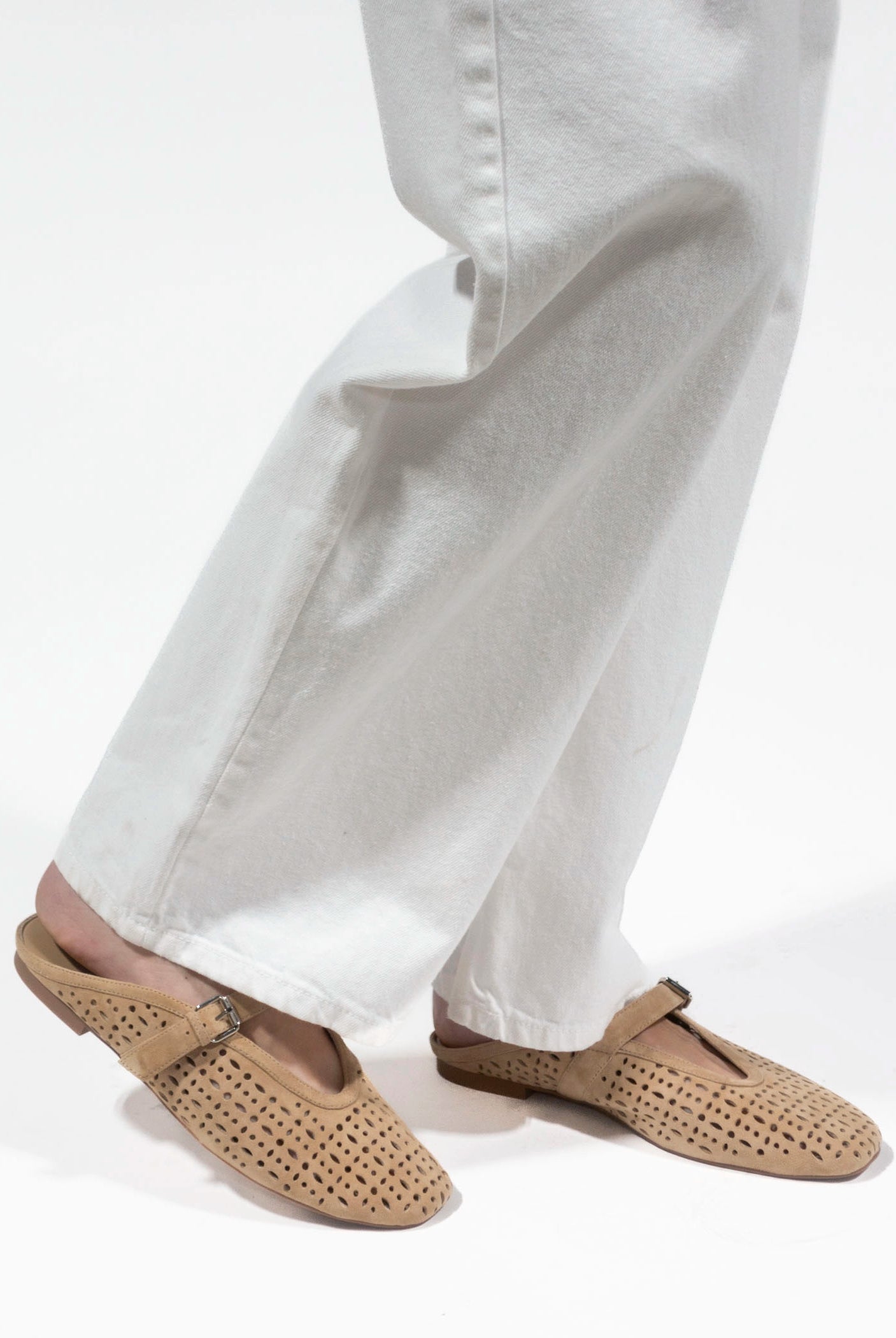 swatch_Beige Suede bibi lou maia flat