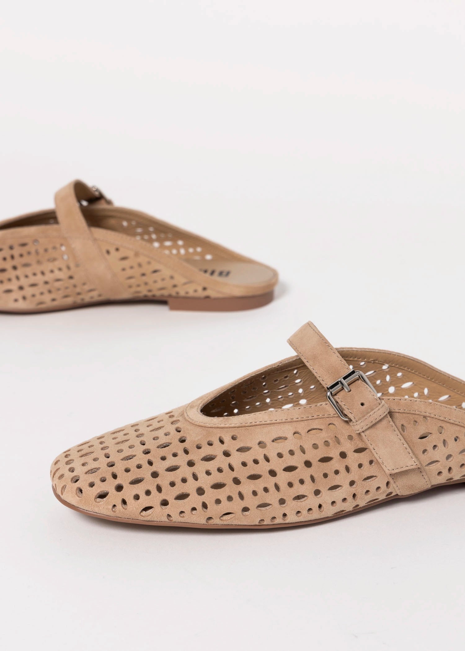 swatch_Beige Suede bibi lou maia flat