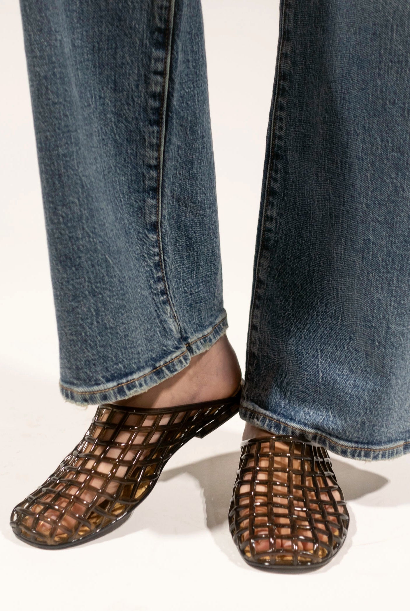 swatch_Black bibi lou jelly slide