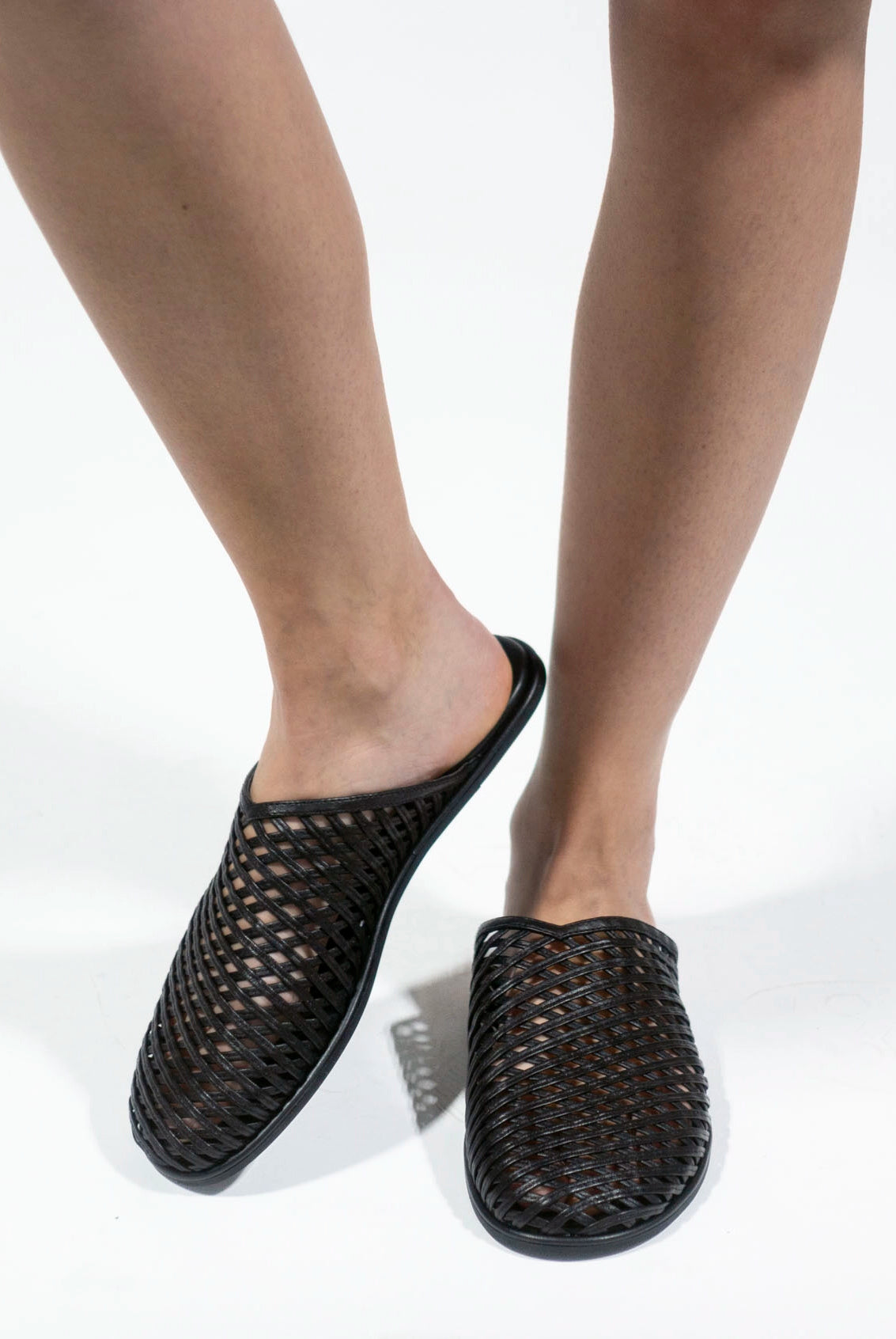 swatch_Black marc fisher lynzi leather mule