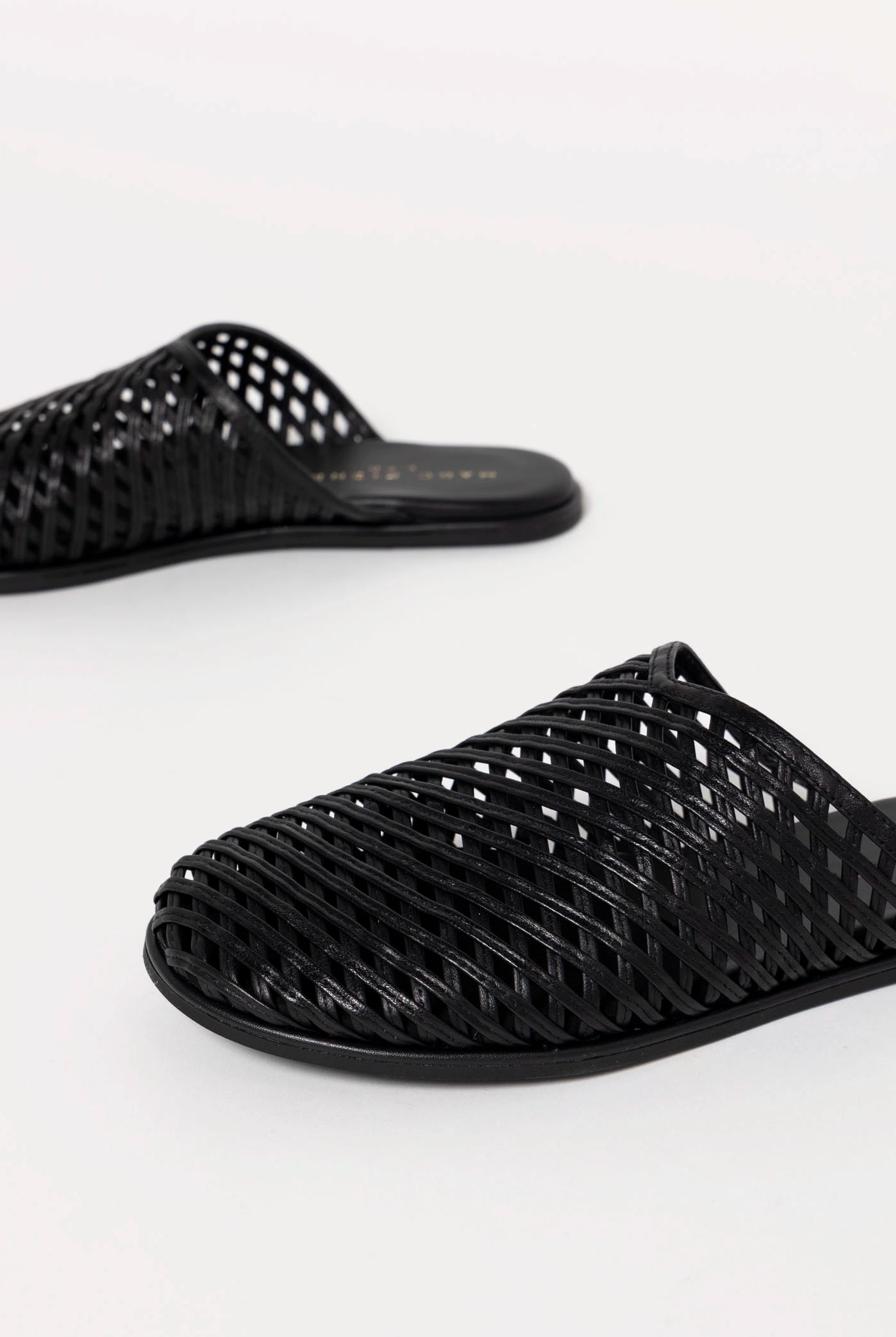 swatch_Black marc fisher lynzi leather mule