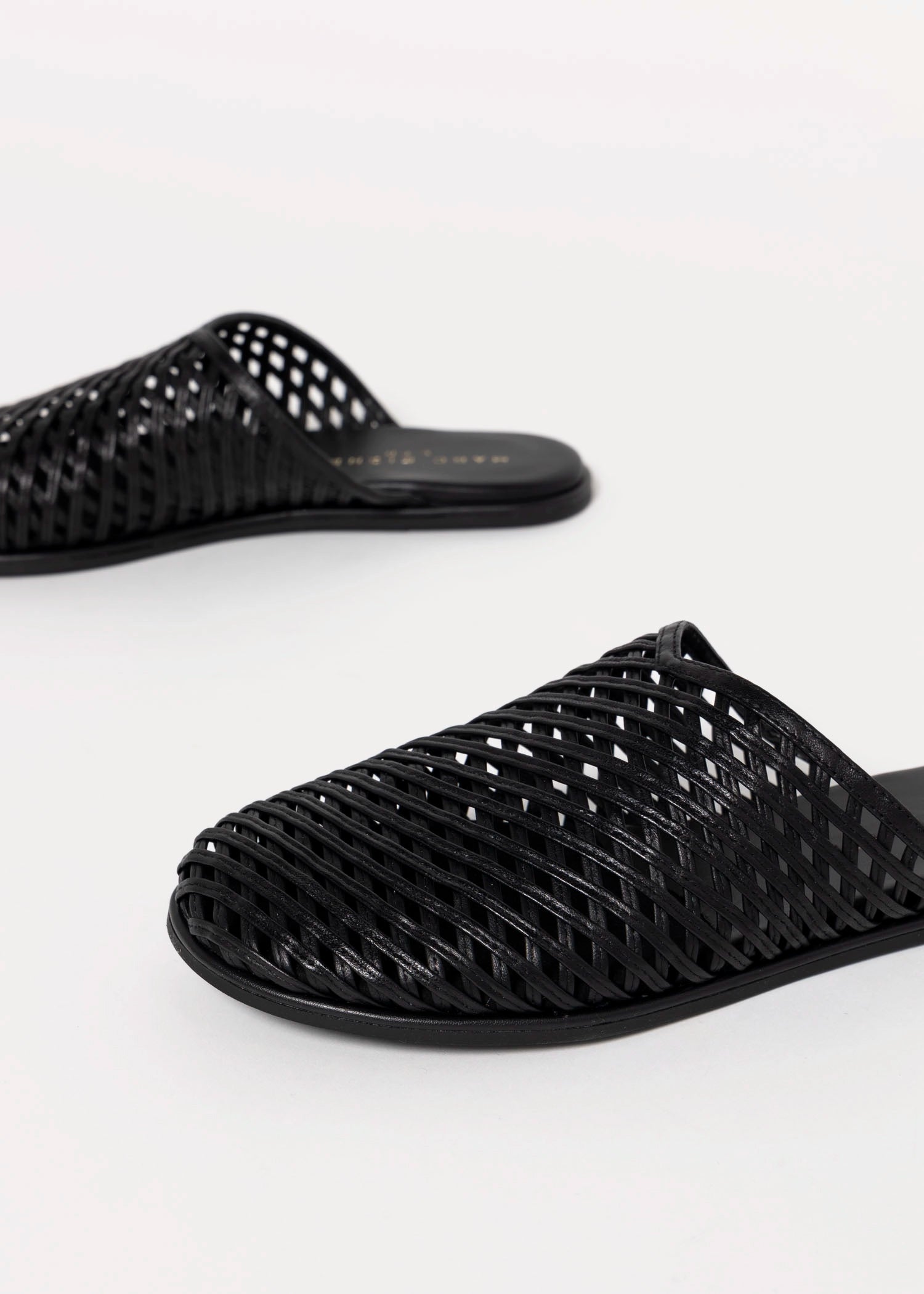swatch_Black marc fisher lynzi leather mule
