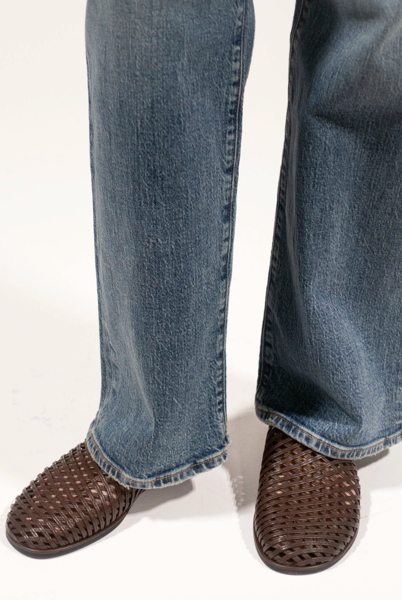 swatch_Brown marc fisher lynzi leather mule