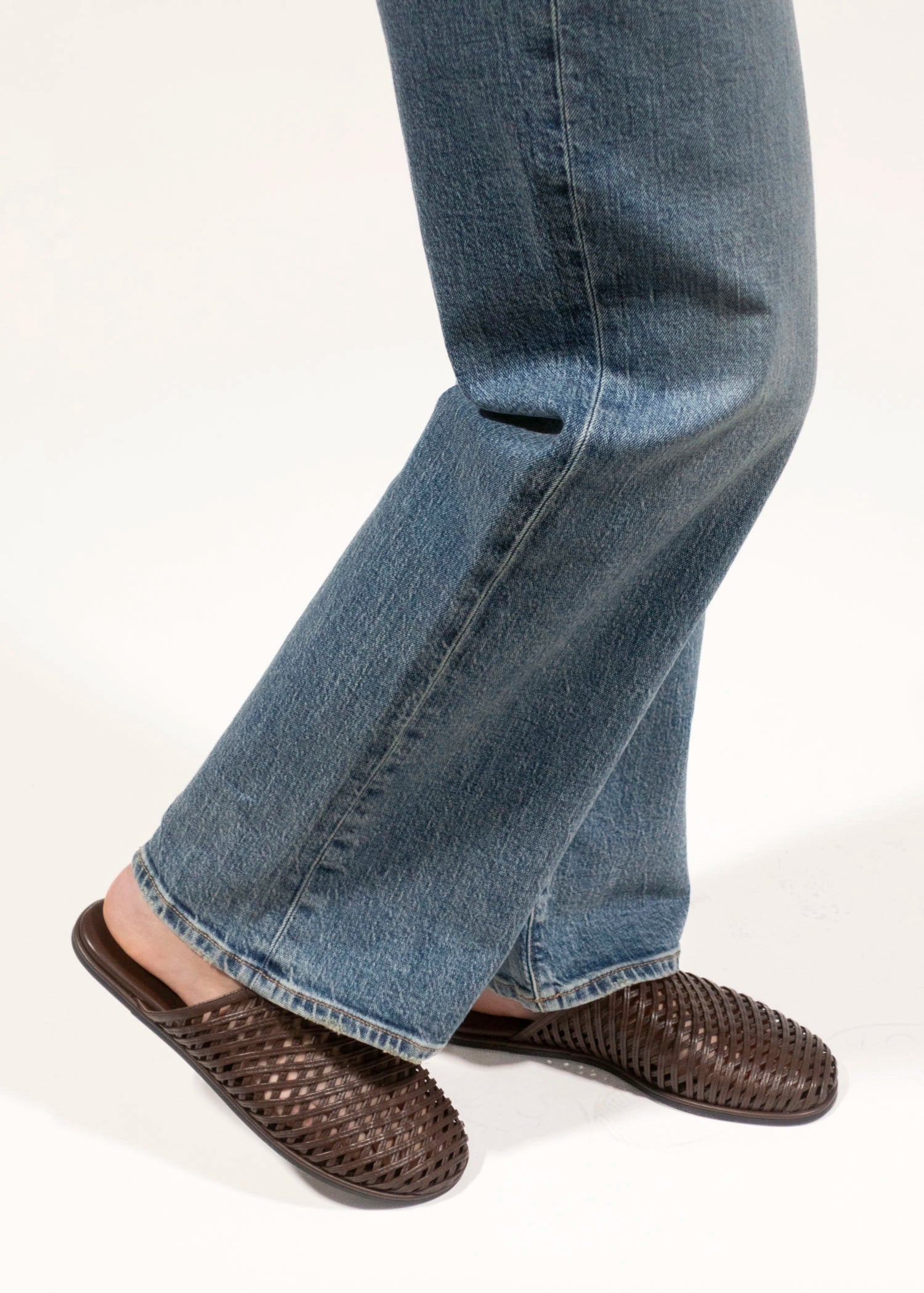 swatch_Brown marc fisher lynzi leather mule