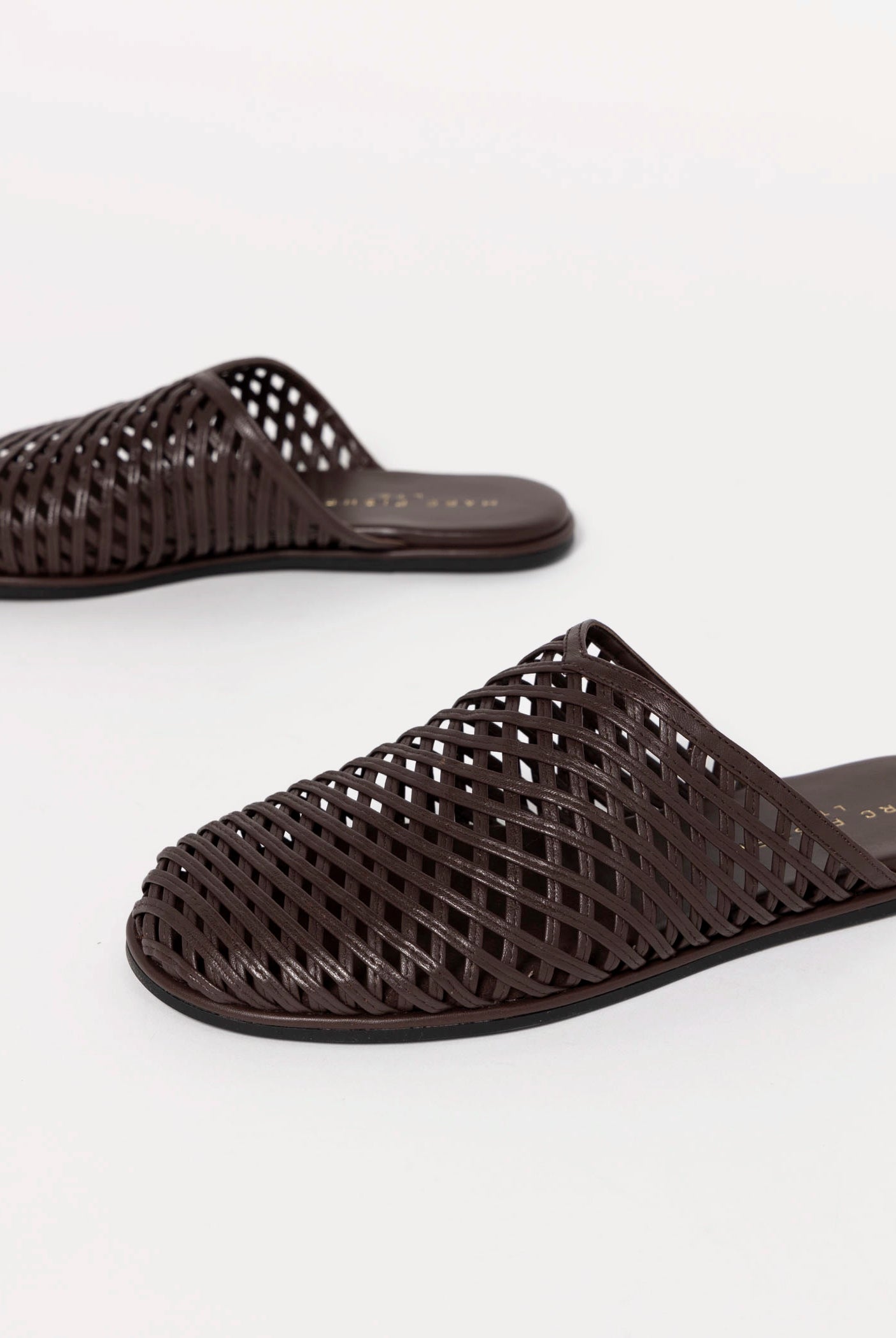 swatch_Brown marc fisher lynzi leather mule