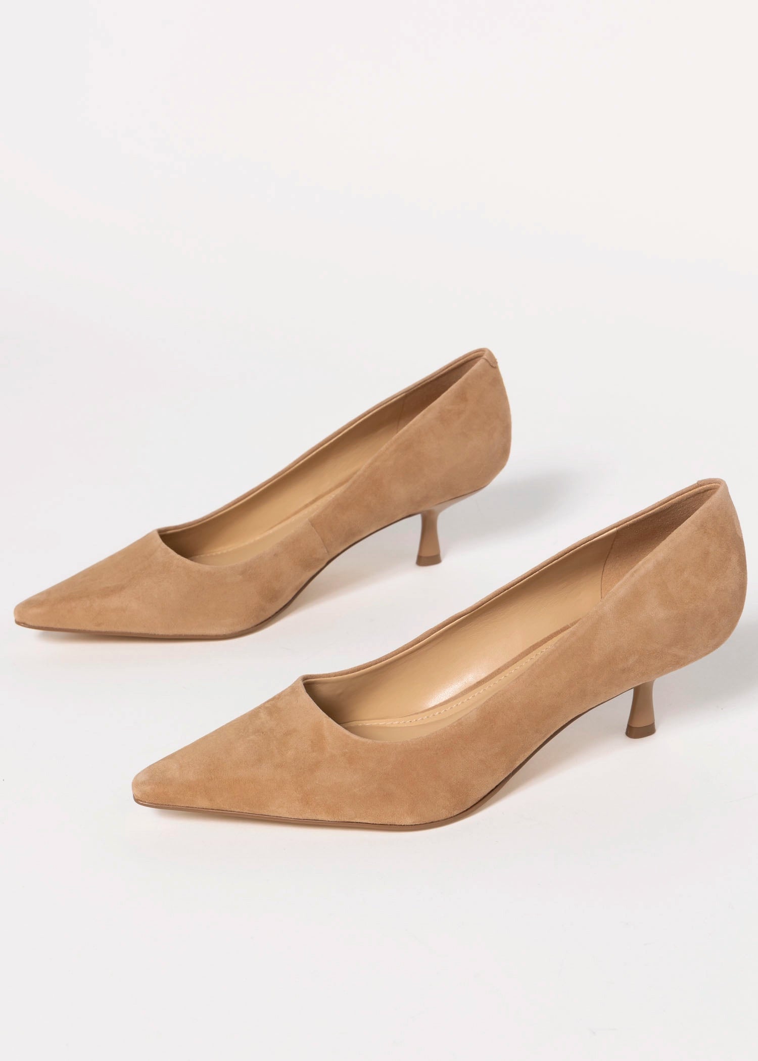 swatch_Natural Suede marc fisher calynna pump