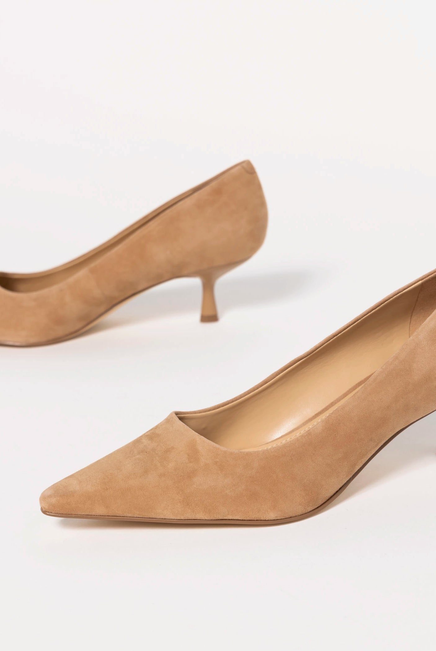 swatch_Natural Suede marc fisher calynna pump