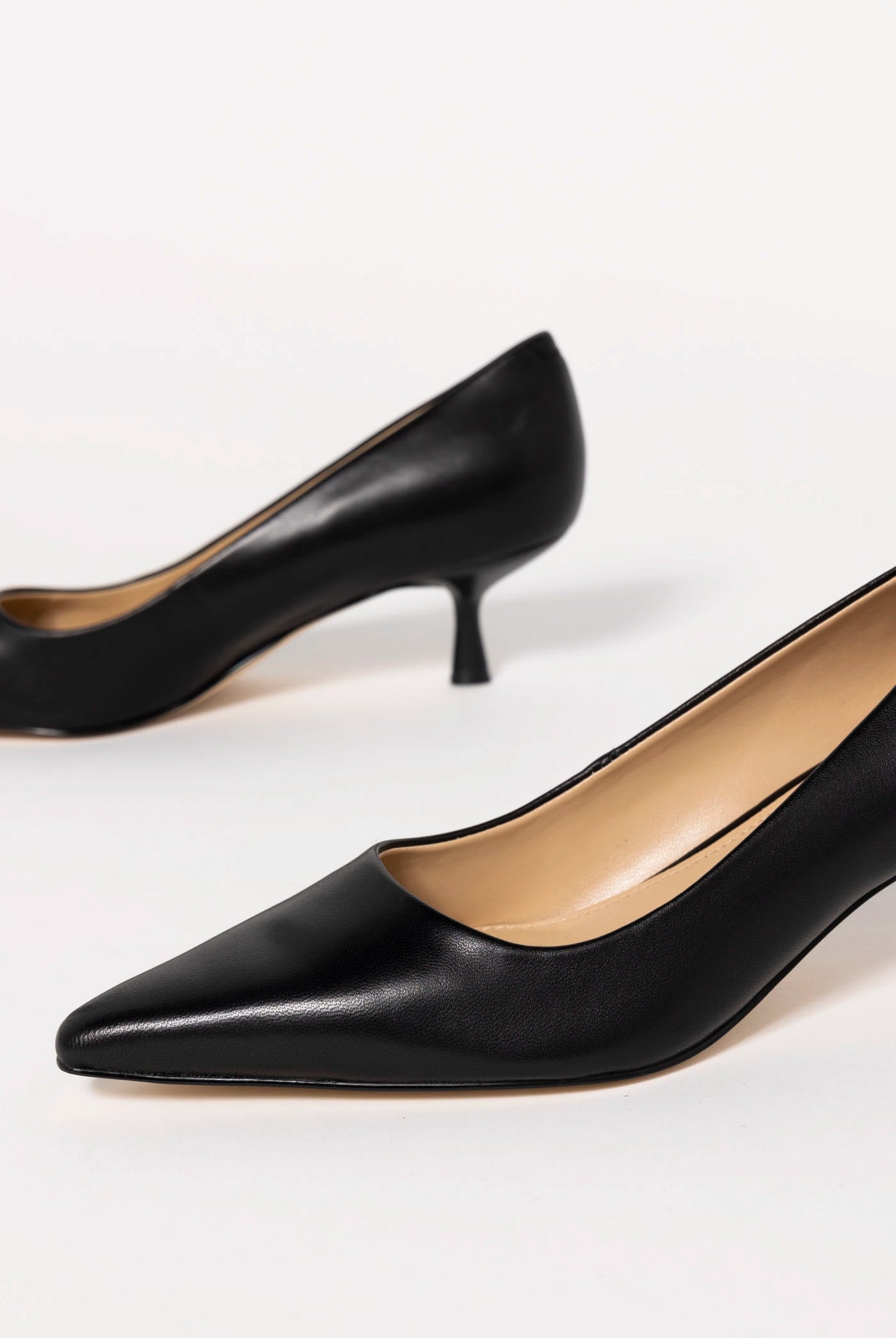 swatch_Black Leather marc fisher calynna pump