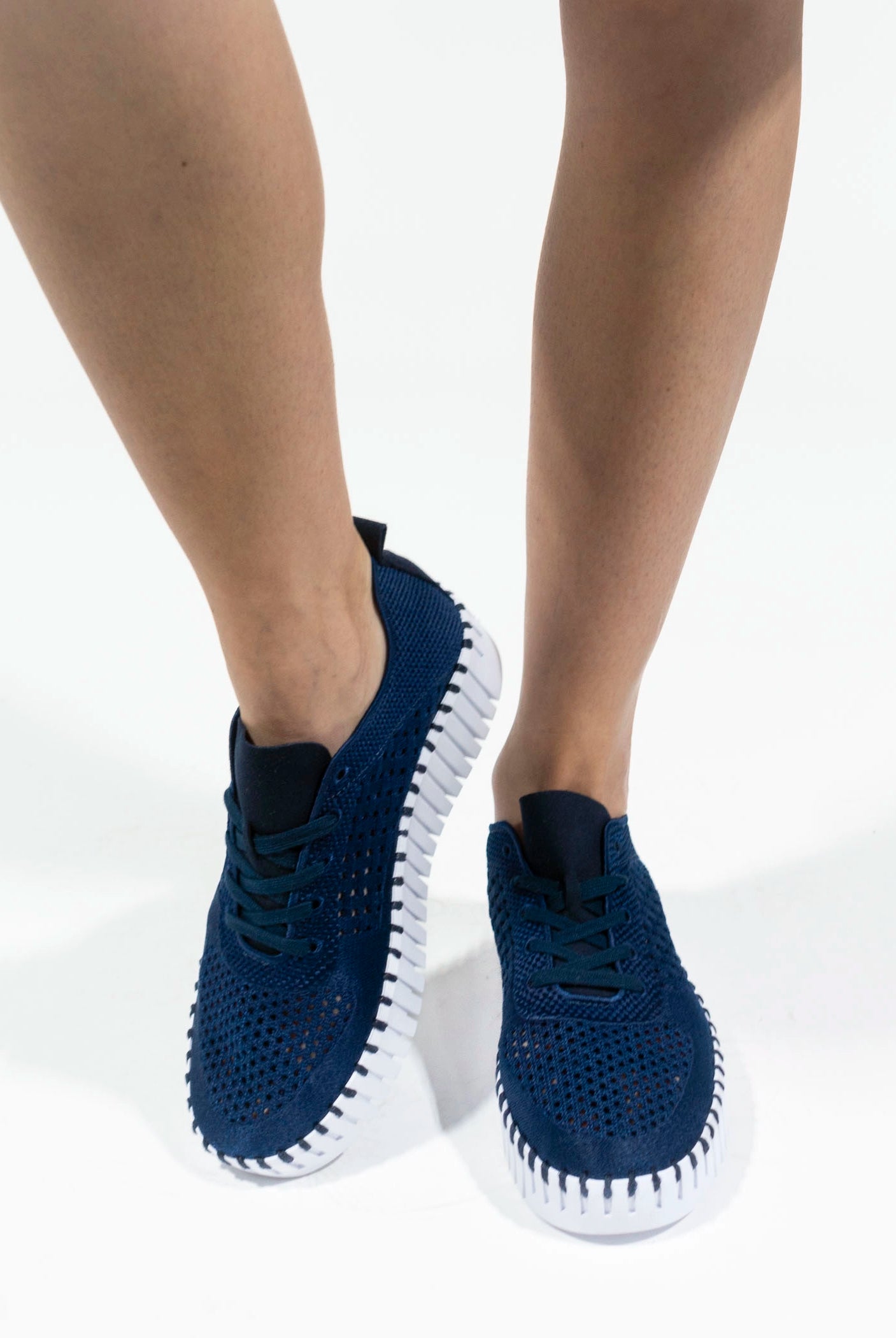swatch_Indigo ilse jacobsen tulip embroidery sneaker