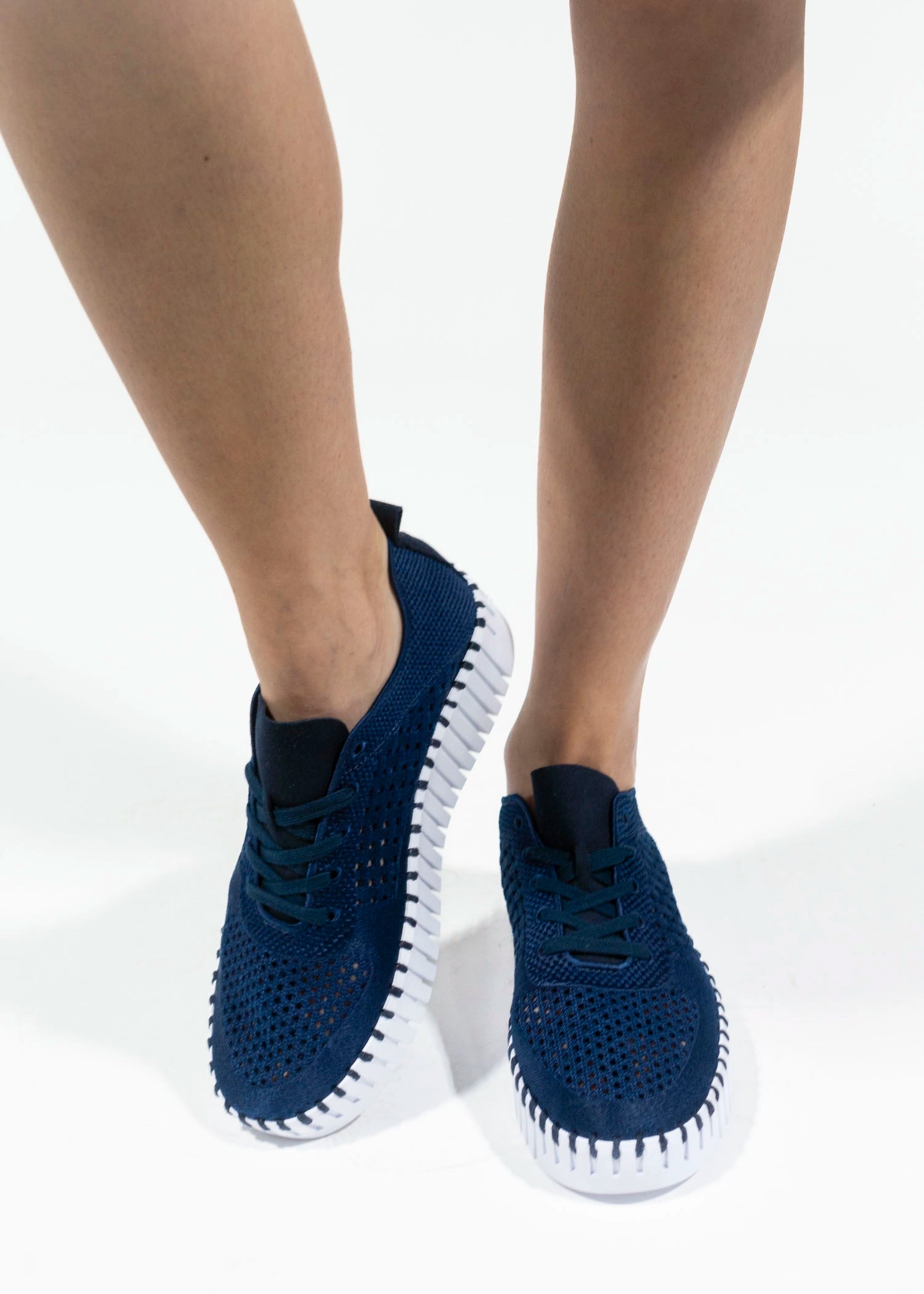 swatch_Indigo ilse jacobsen tulip embroidery sneaker