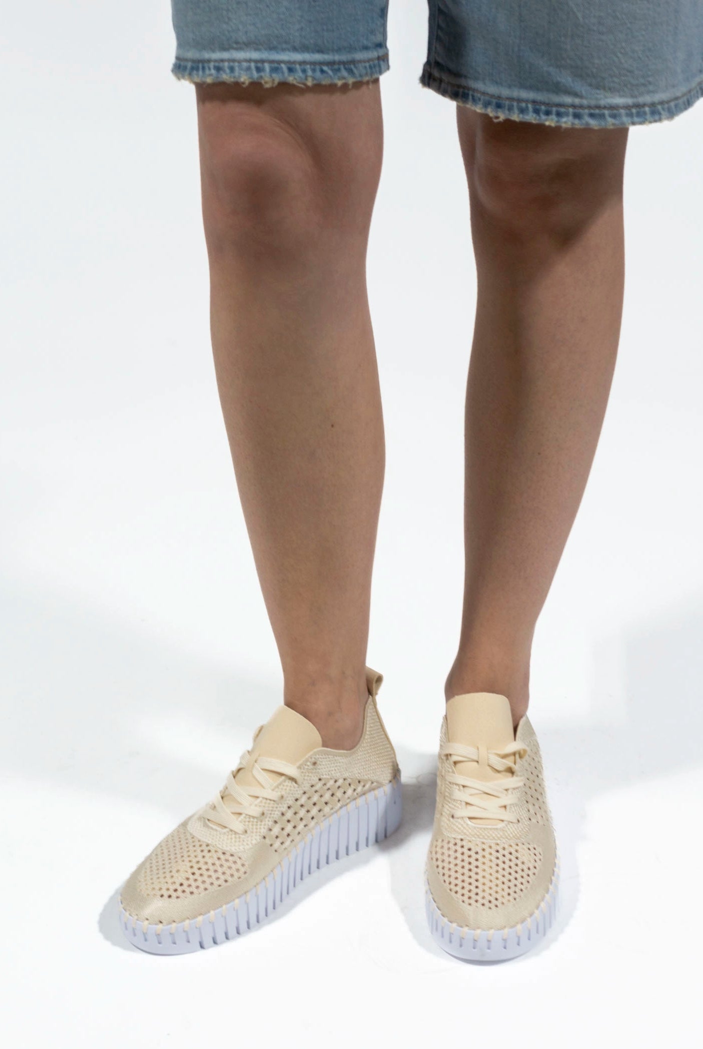 swatch_Kit ilse jacobsen tulip embroidery sneaker