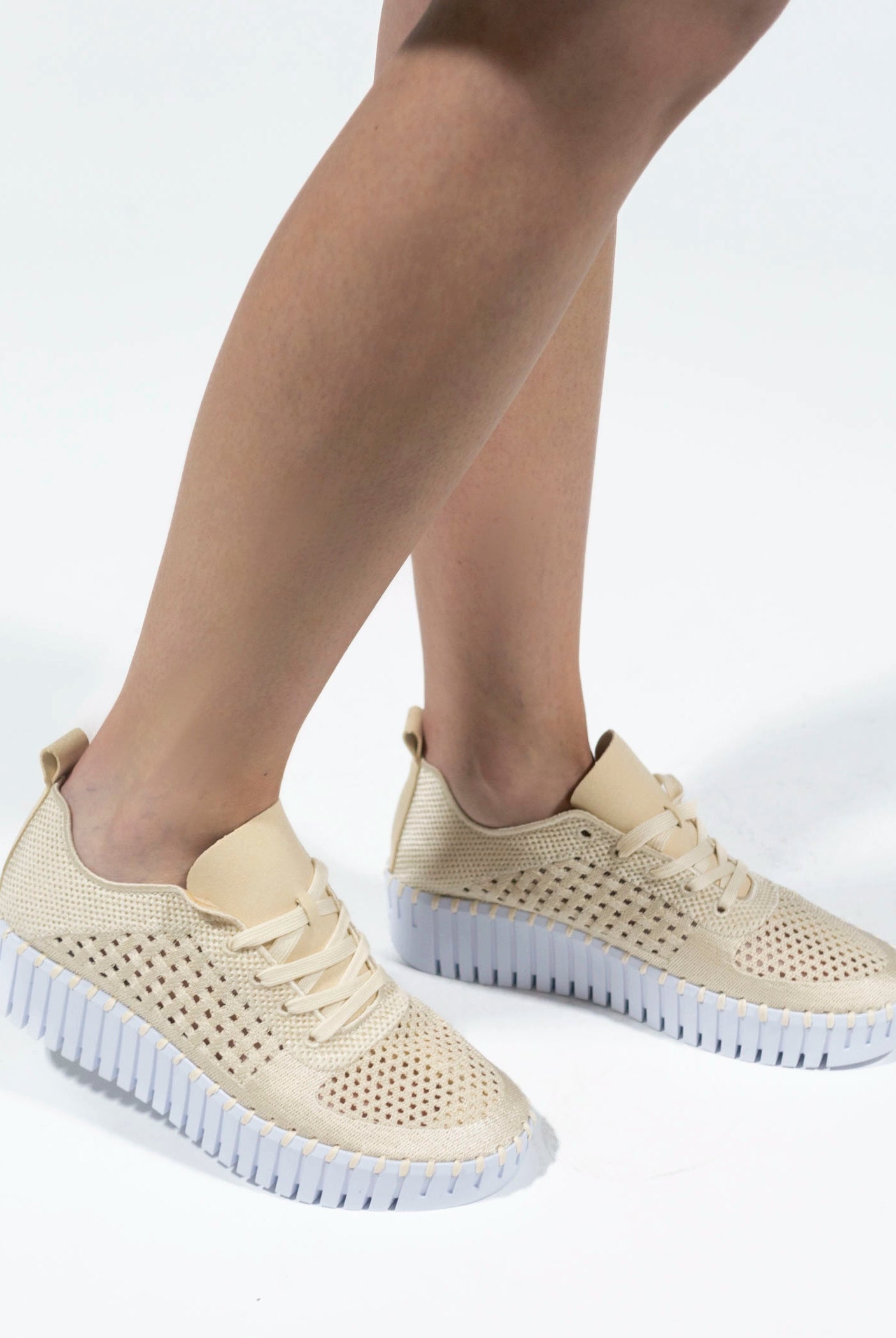 swatch_Kit ilse jacobsen tulip embroidery sneaker