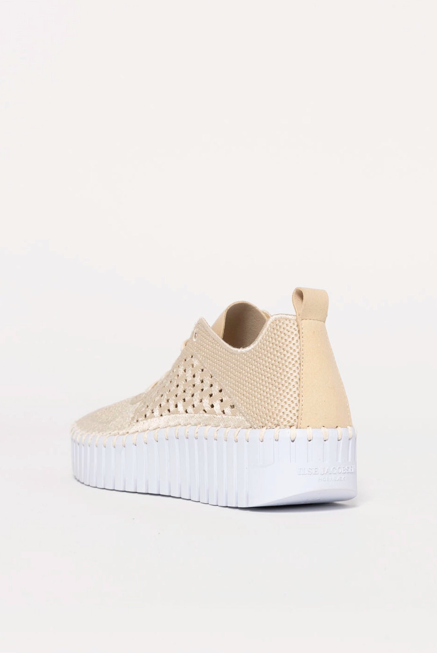 swatch_Kit ilse jacobsen tulip embroidery sneaker