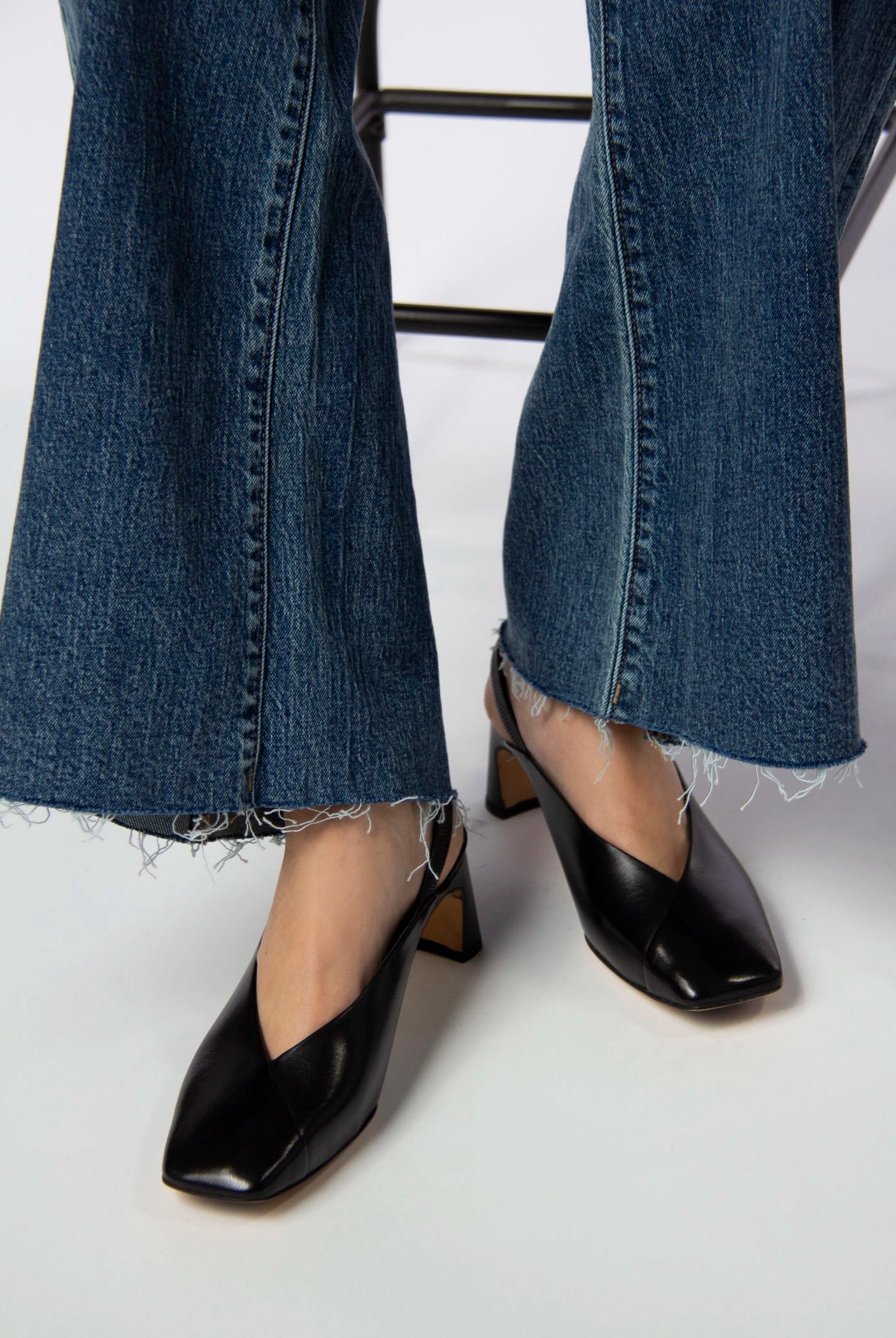 swatch_Black Leather mara bini zaira slingback pump