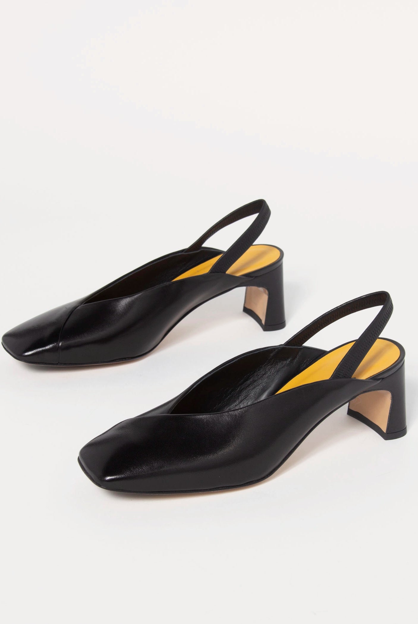 swatch_Black Leather mara bini zaira slingback pump