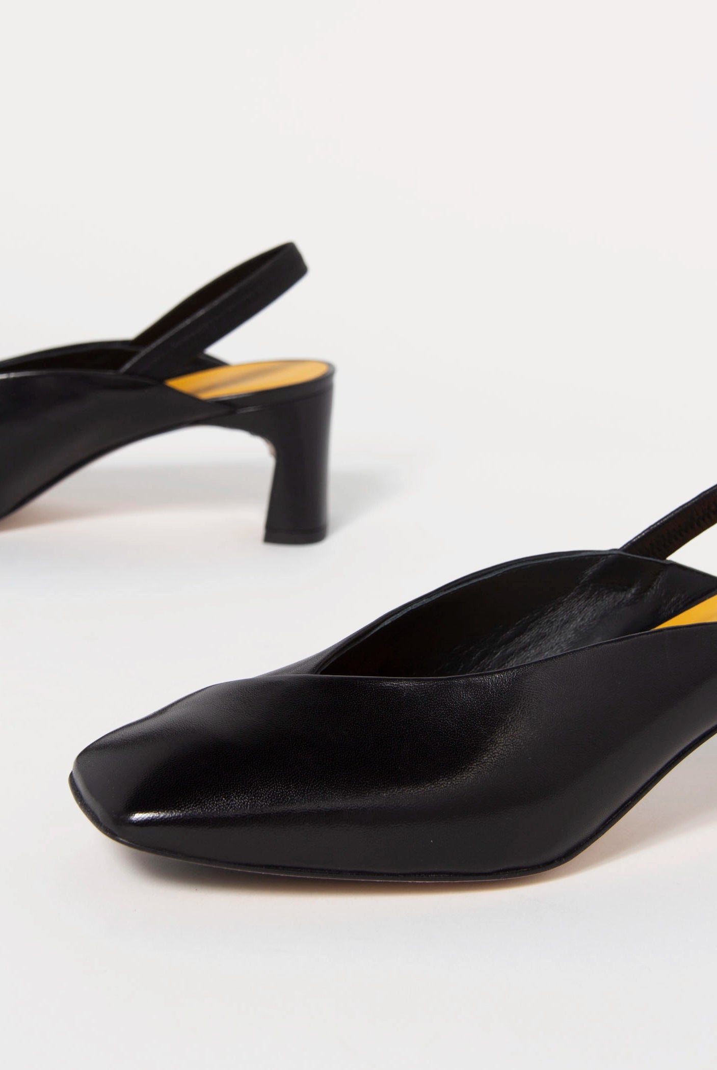 swatch_Black Leather mara bini zaira slingback pump