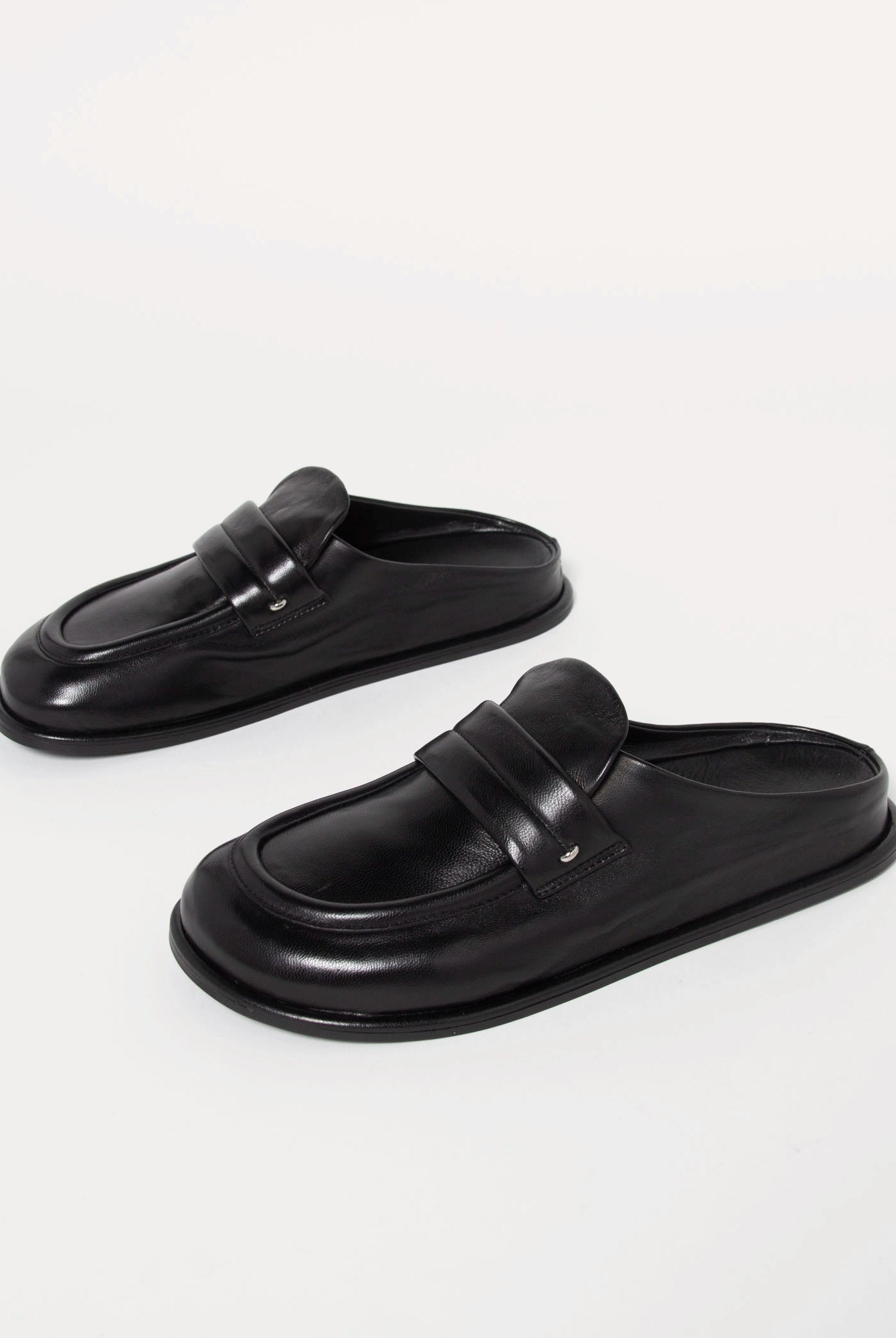 swatch_Black Leather halmanera ivet mule clog