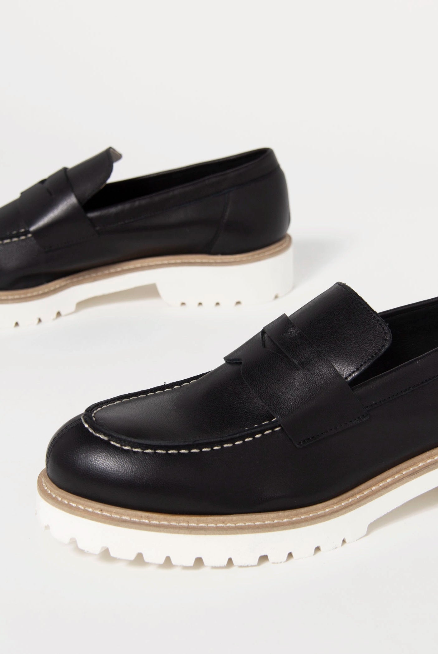 swatch_Black Leather l'idea classic penny loafer