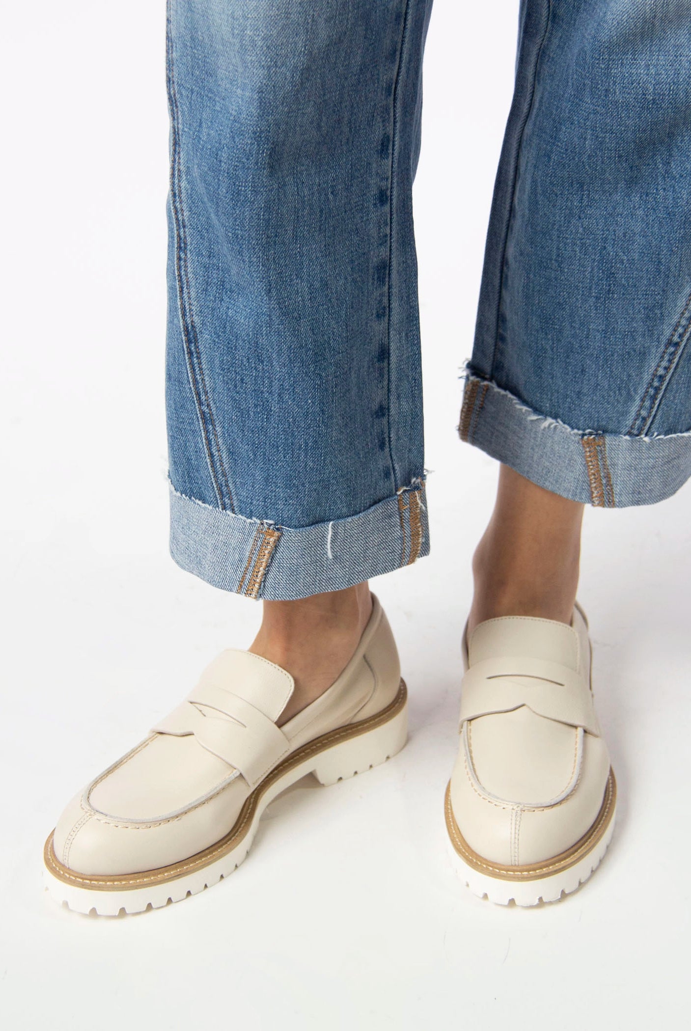 swatch_Ecru Leather l'idea classic penny loafer