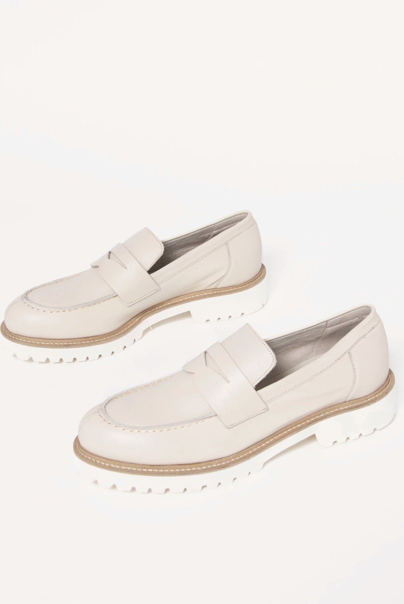 swatch_Ecru Leather l'idea classic penny loafer