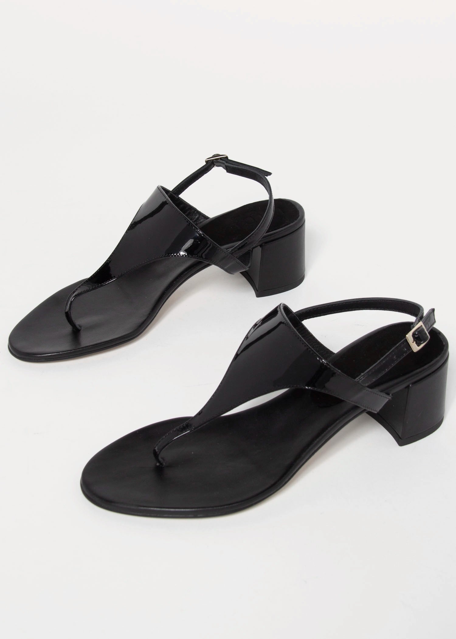 swatch_Black Patent l'idea doris thong sandal