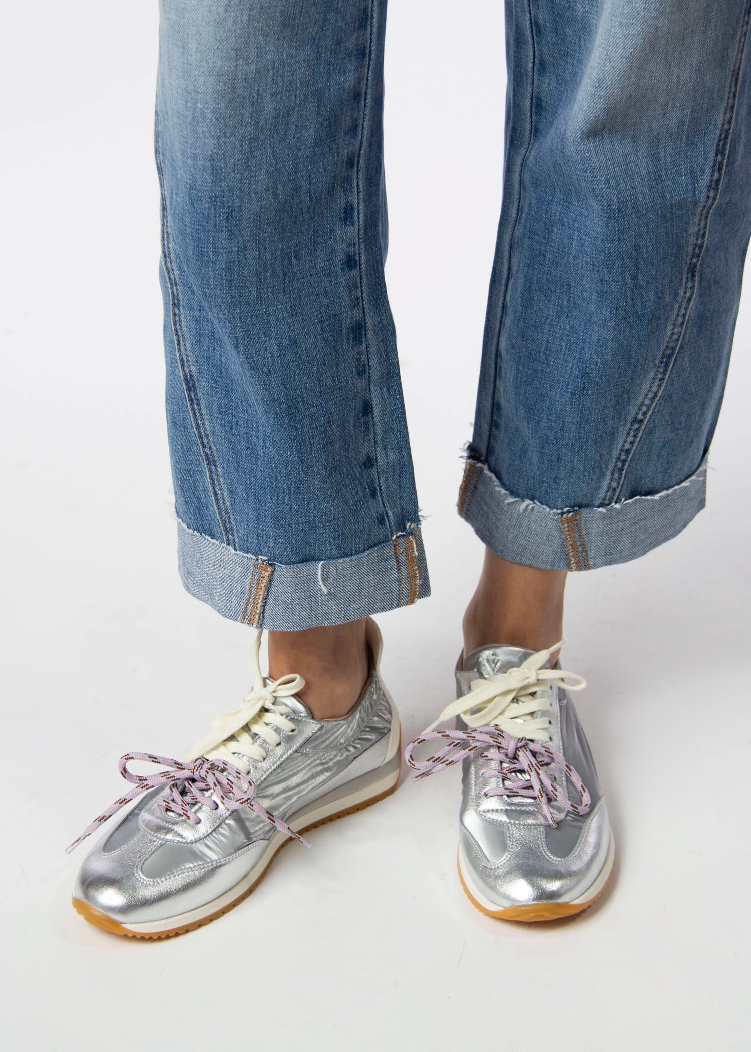 swatch_Silver l'idea metallic double lace sneaker