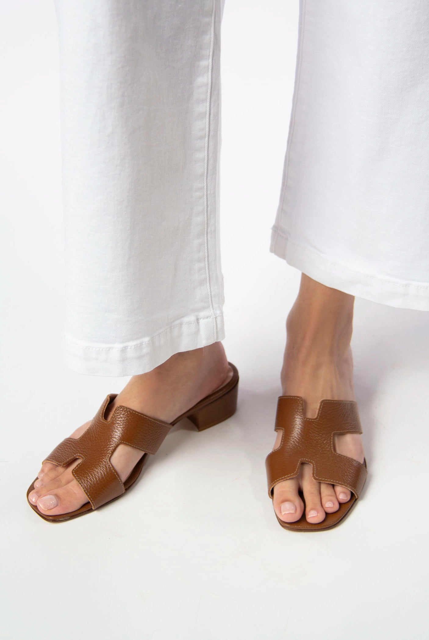 swatch_Brown Leather l'idea heeled slide sandal