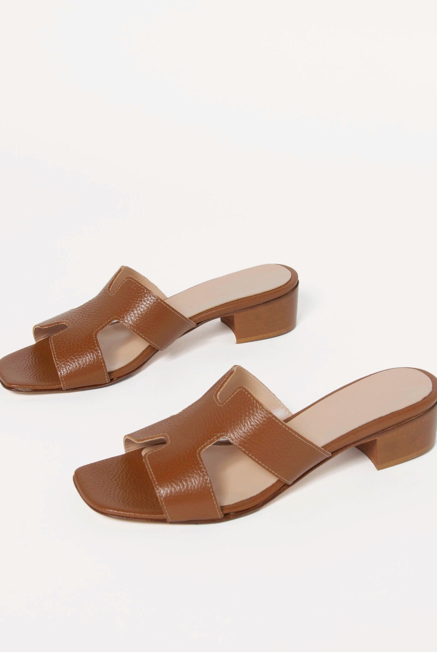 swatch_Brown Leather l'idea heeled slide sandal
