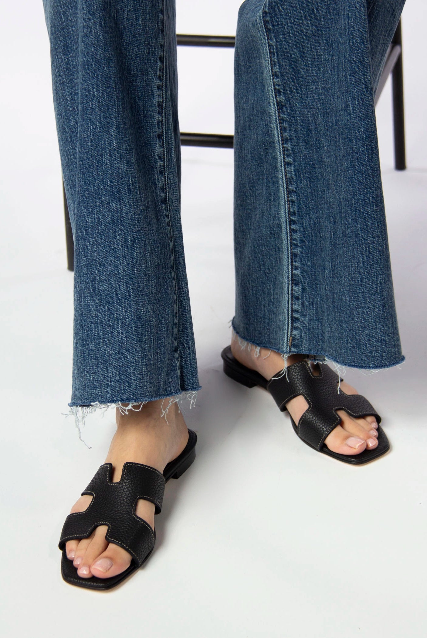 swatch_black leather leather cutout sandal flat sandals