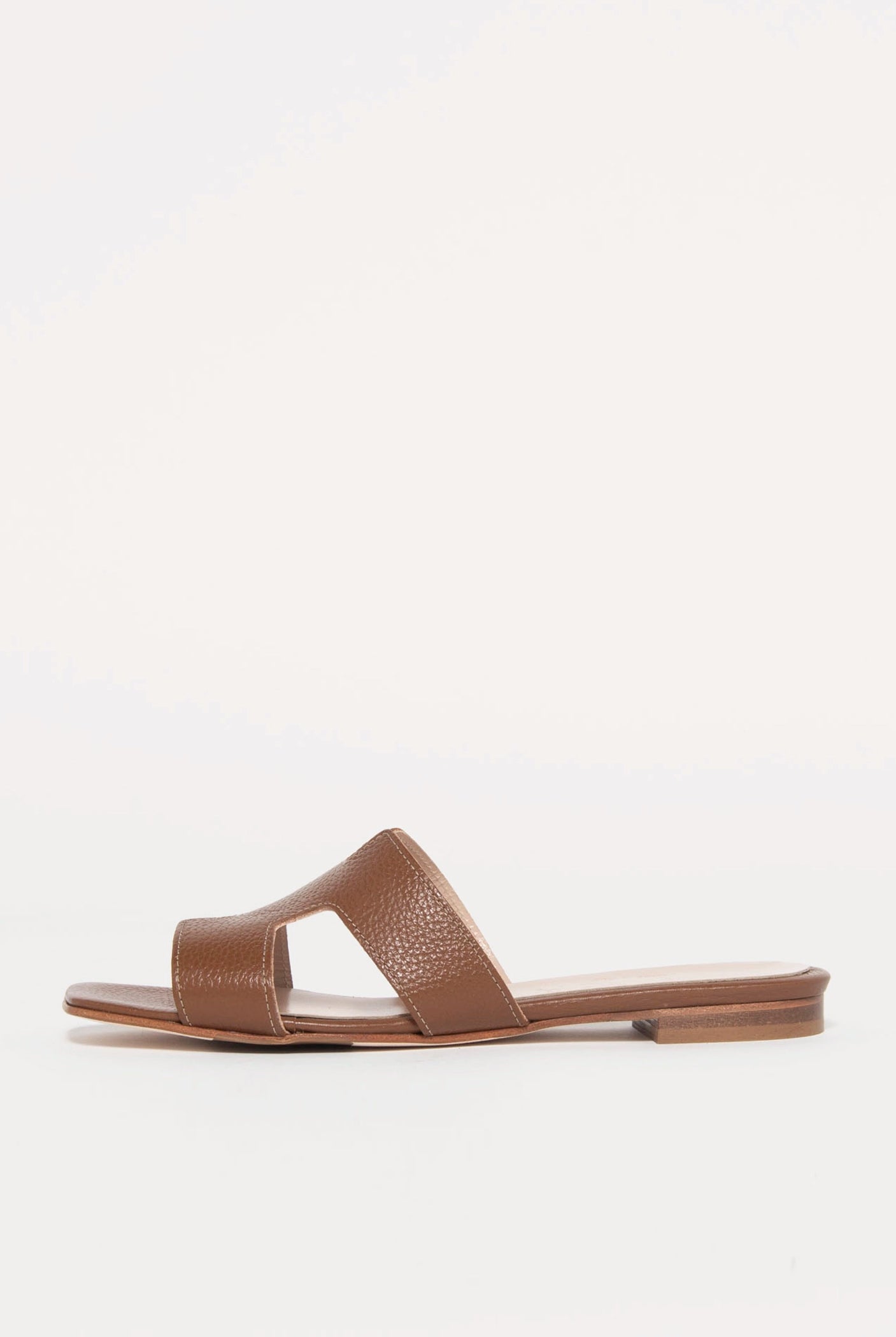 swatch_cuoio leather leather cutout sandal flat sandals