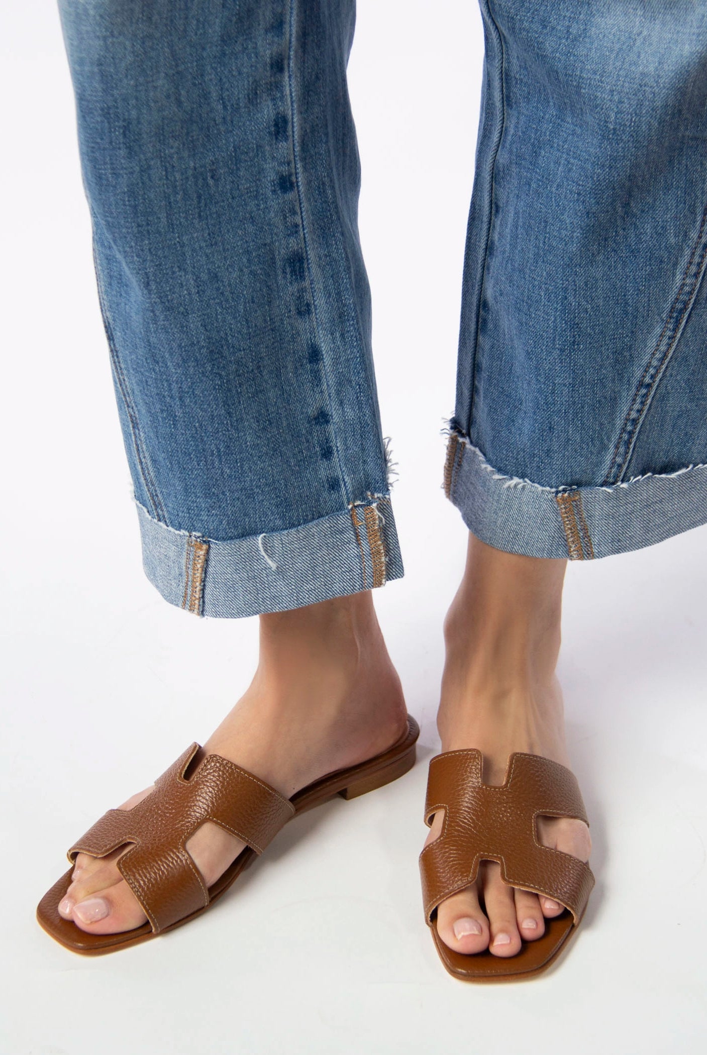 swatch_cuoio leather leather cutout sandal flat sandals