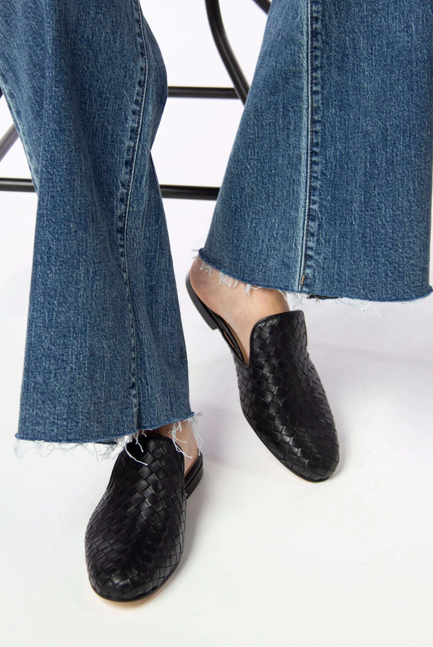 swatch_Black Leather l'idea woven mule