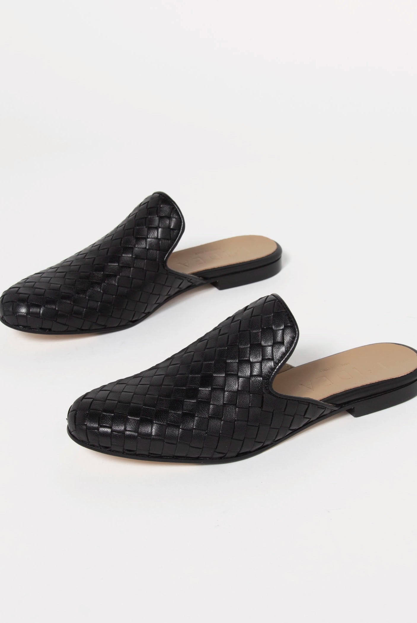 swatch_Black Leather l'idea woven mule